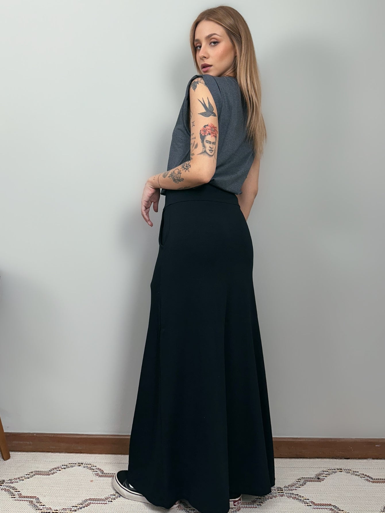 Camiseta Aveloz Feminina Muscle Tee Grafite