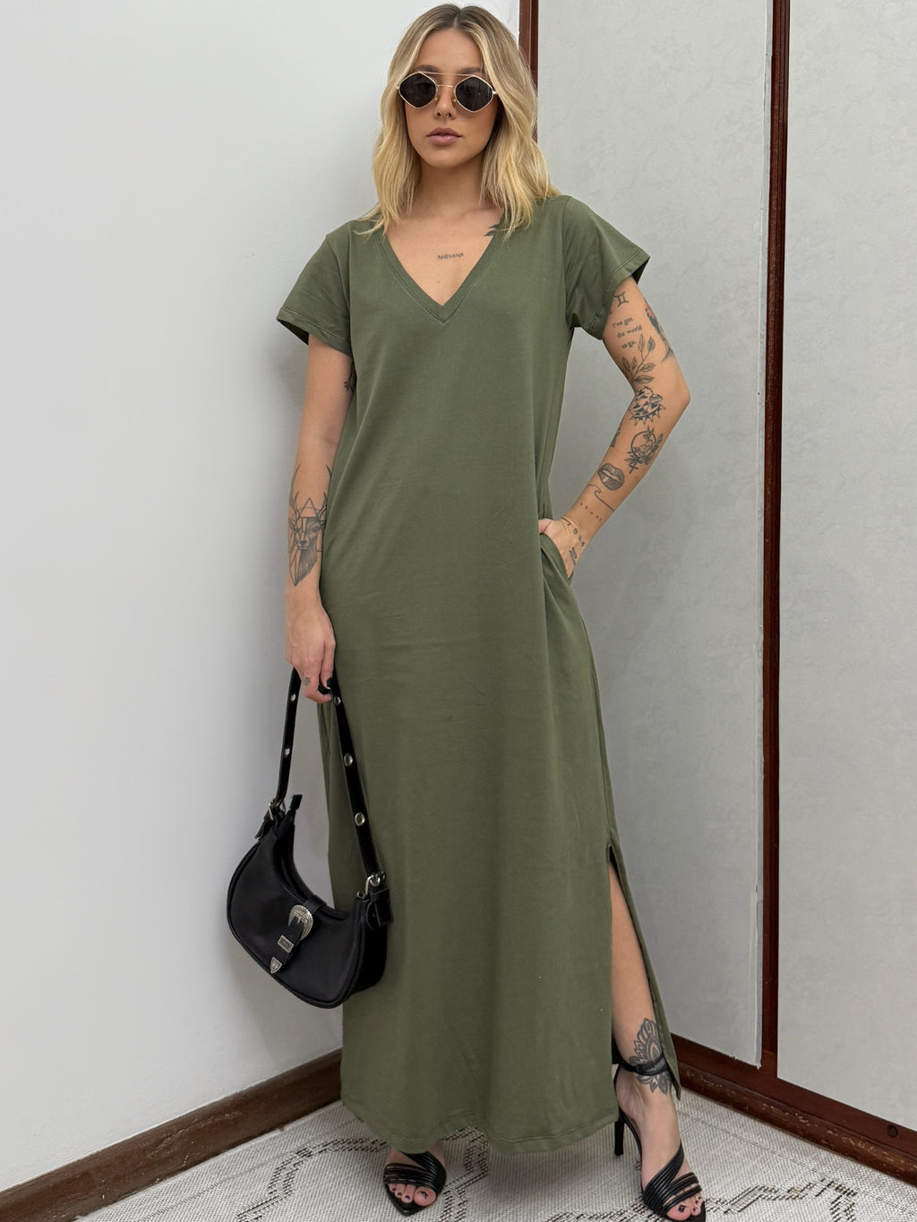 Vestido Longo de Algodão com Bolso Decote V Verde Oliva