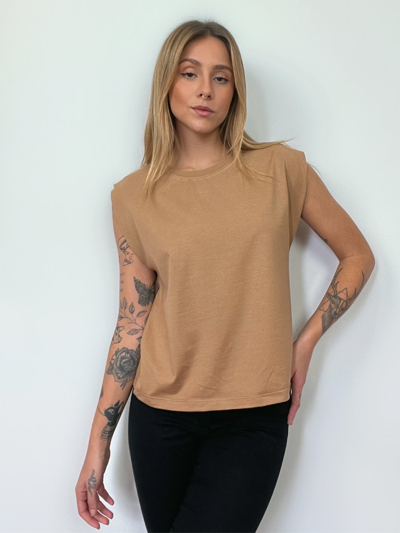 Camiseta Aveloz Feminina Muscle Tee Caramelo