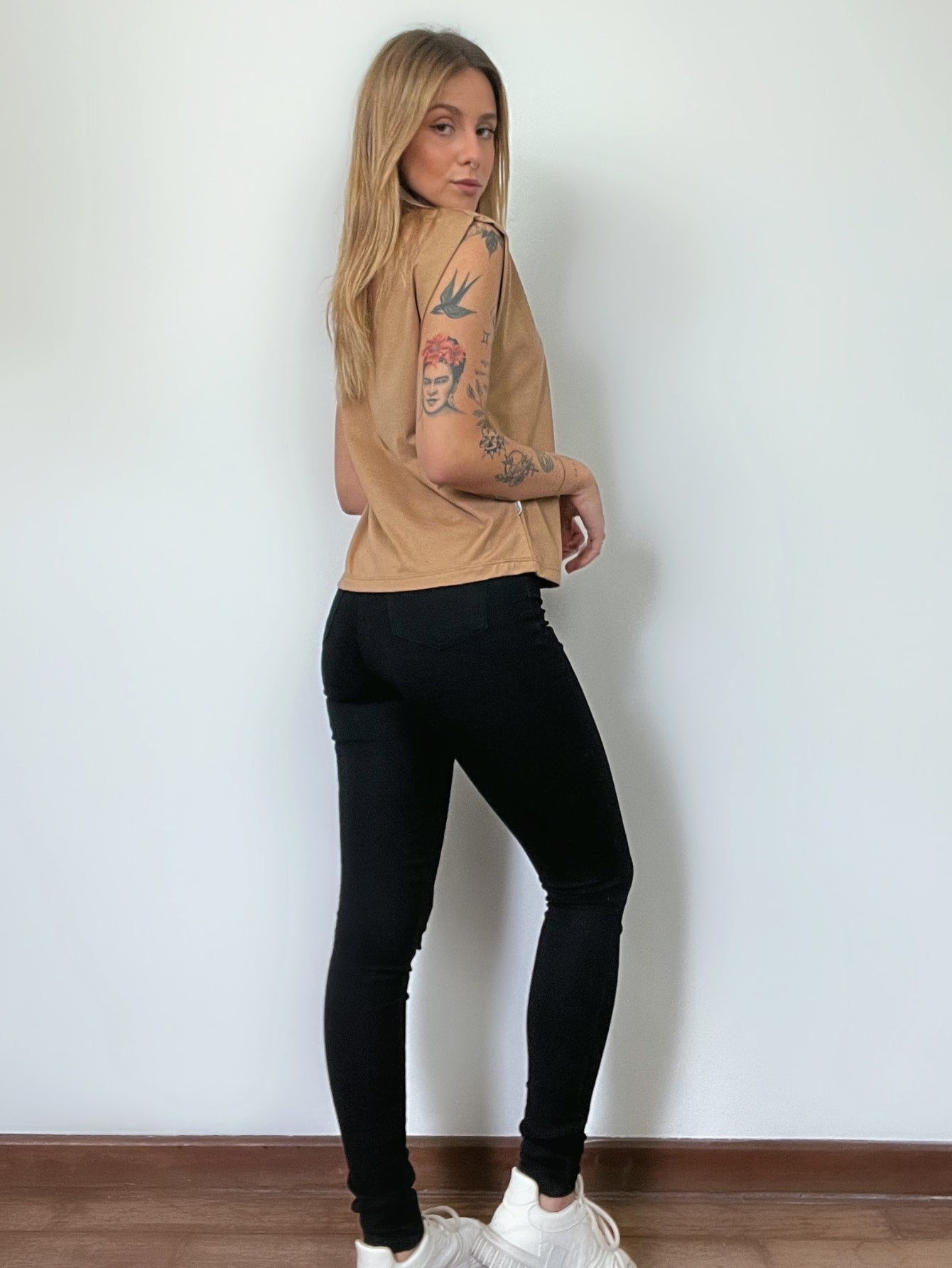 Camiseta Aveloz Feminina Muscle Tee Caramelo