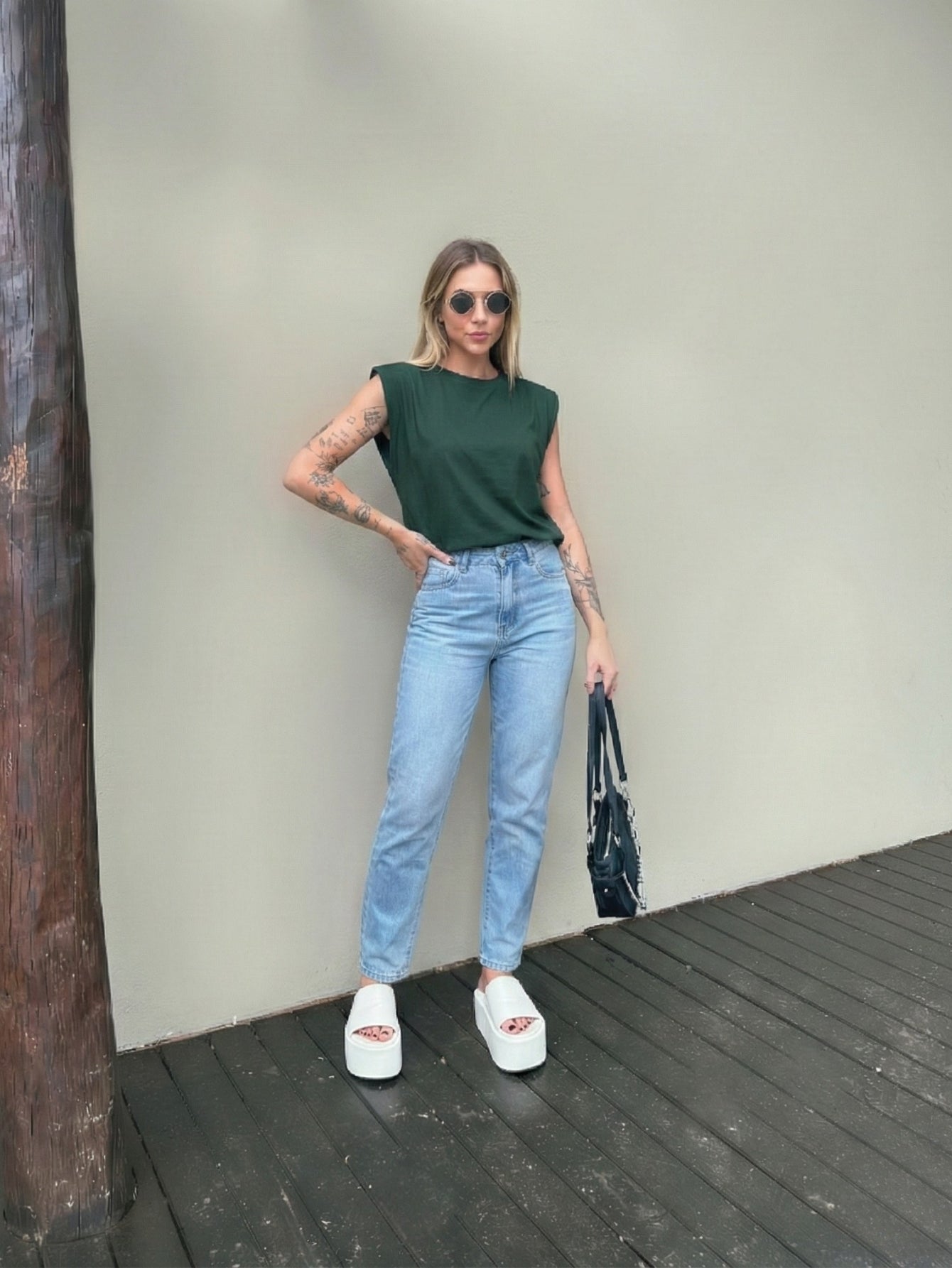 Camiseta Aveloz Feminina Muscle Tee Verde Militar