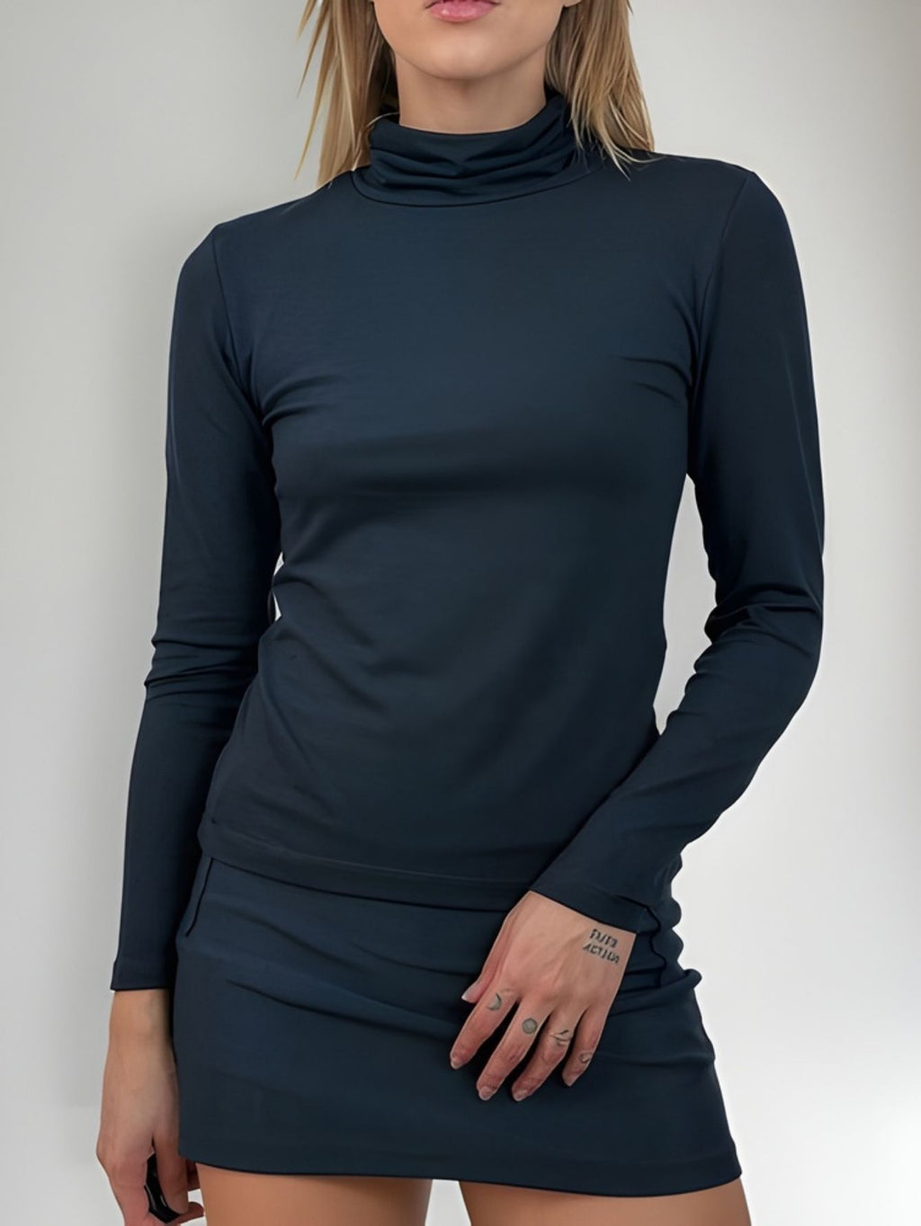 Blusa Manga Longa Gola Alta Segunda Pele Em Viscolycra-preta