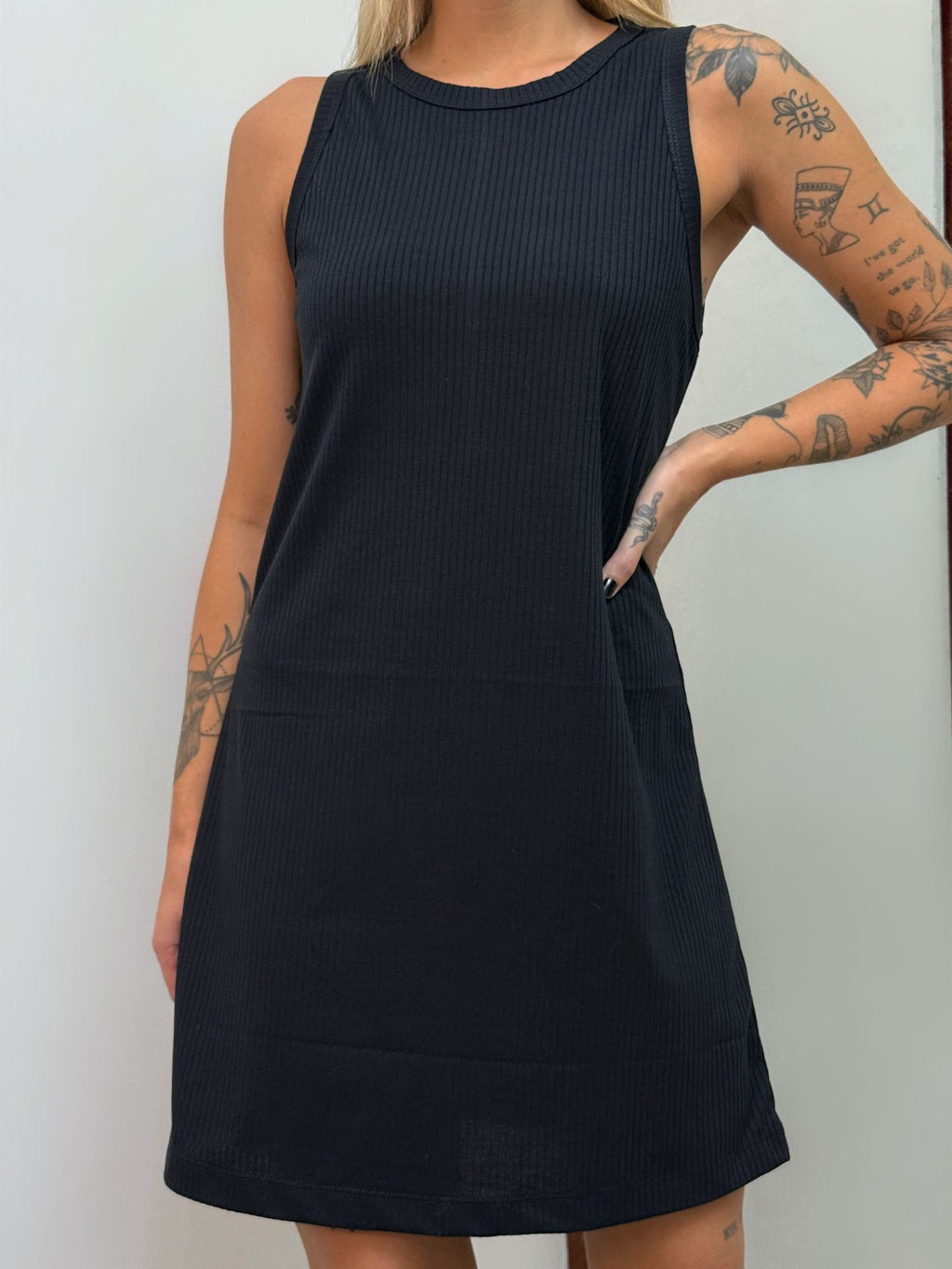 Vestido Feminino Curto Canelado Regata Acinturado E Soltinho