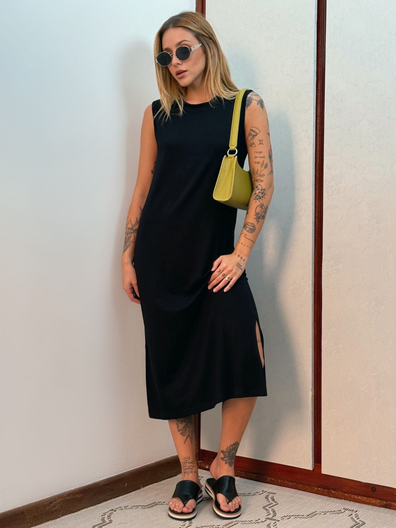 Vestido Midi Regata de Malha Com Fenda Lateral Feminino Aveloz Elegance-Preto