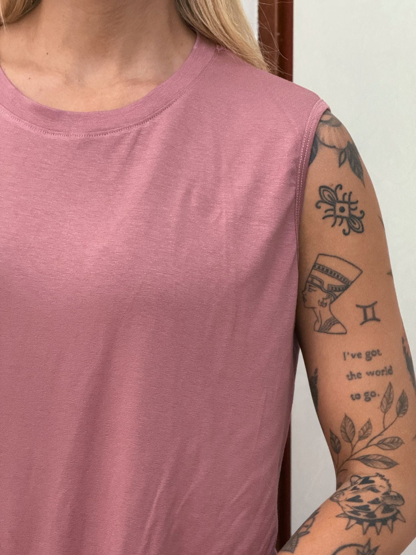 Vestido Midi Regata de Malha Com Fenda Lateral Feminino Aveloz Elegance-Rosa