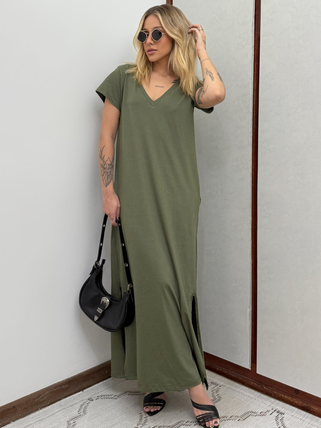 Vestido Longo de Algodão com Bolso Decote V Verde Oliva