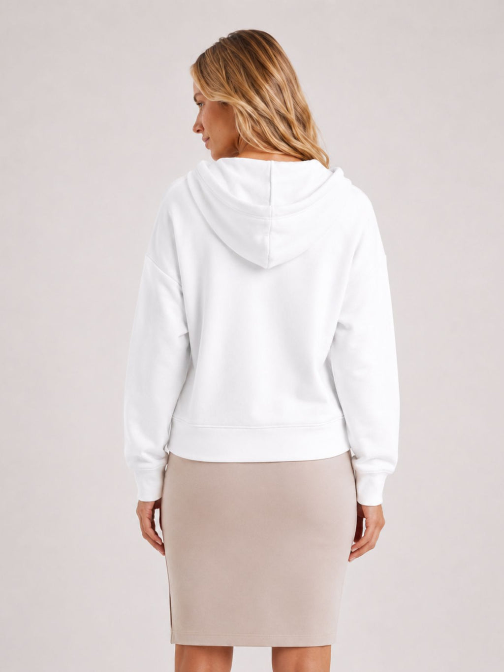 Jaqueta Moletom feminina Cropped Flow Aveloz com zíper e Capuz Branco