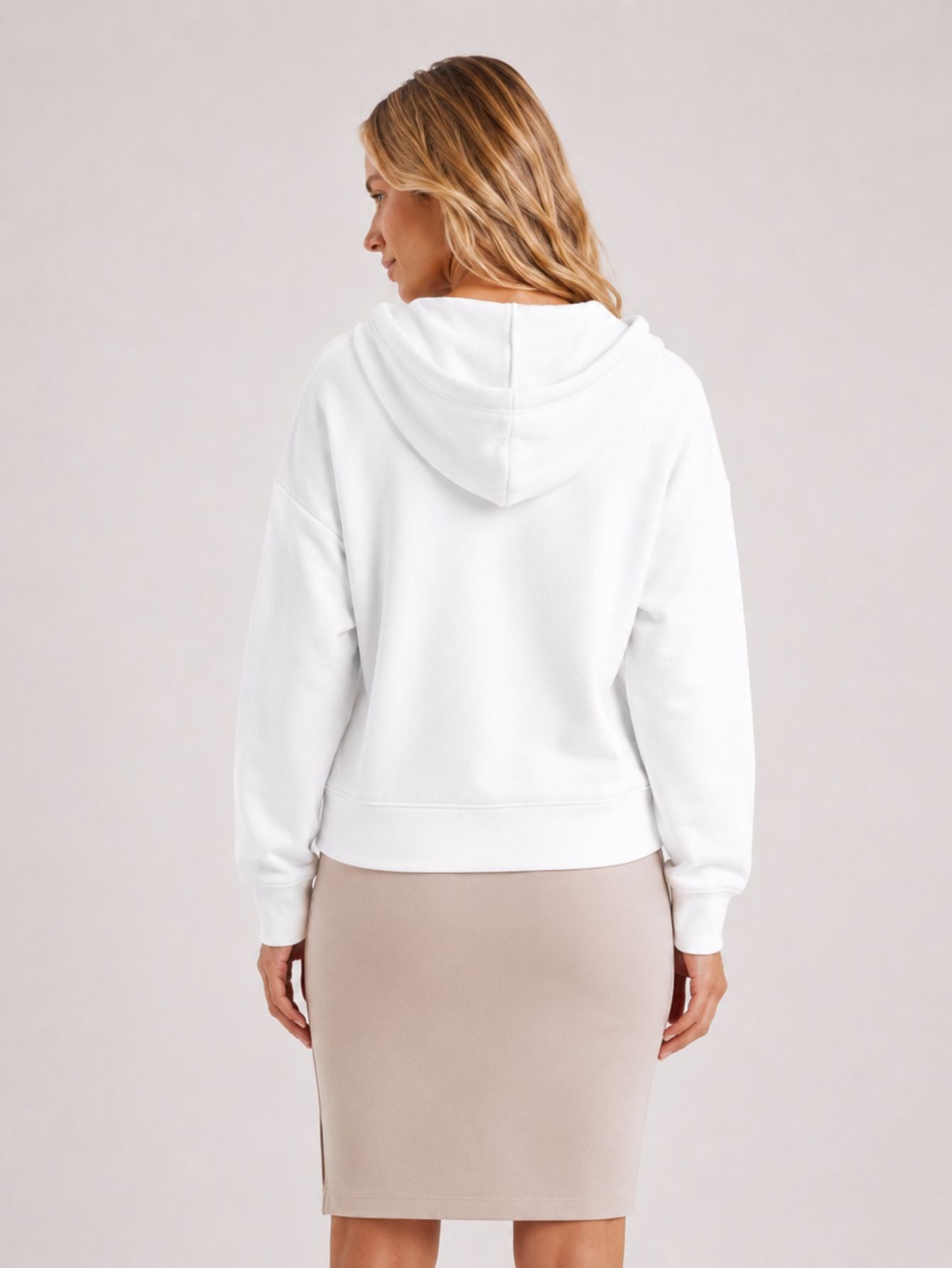 Jaqueta Moletom feminina Cropped Flow Aveloz com zíper e Capuz Branco