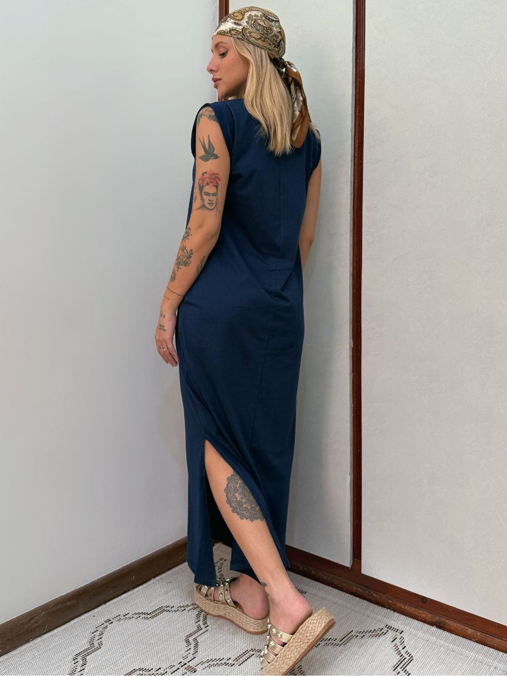 Vestido Longo Muscle Tee em Algodão com Bolso Aveloz Azul Marinho