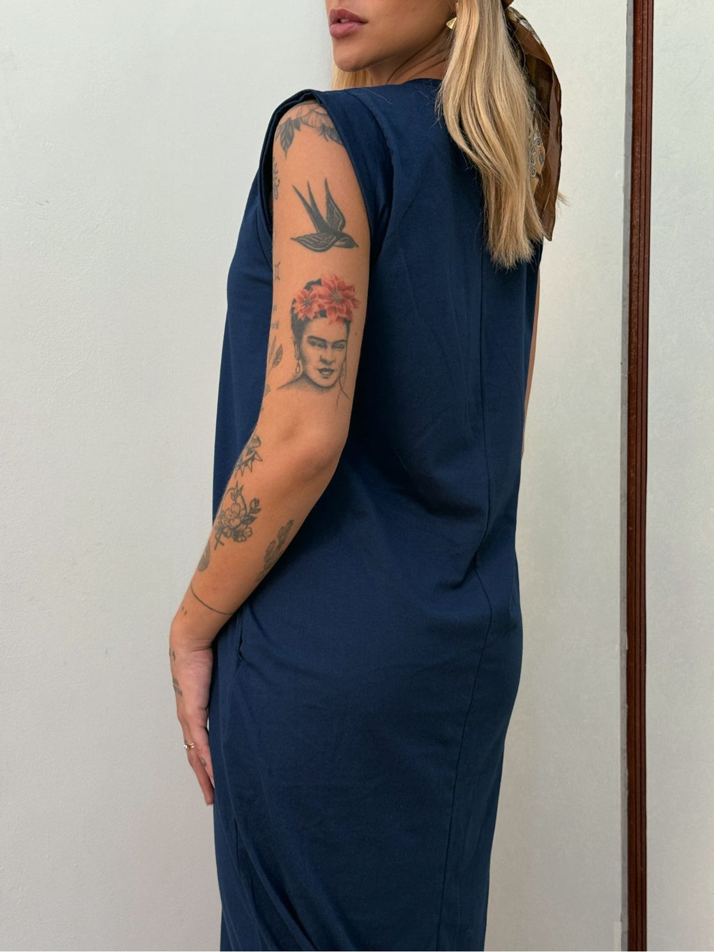 Vestido Longo Muscle Tee em Algodão com Bolso Aveloz Azul Marinho