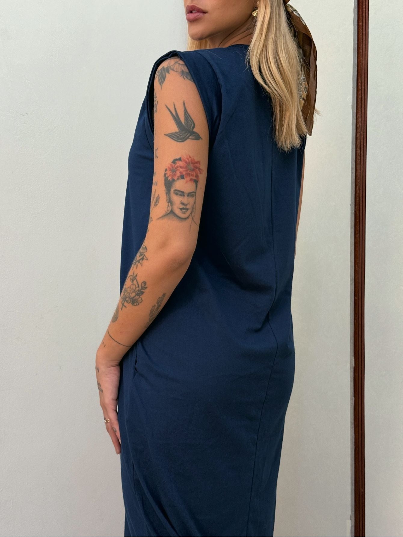 Vestido Longo Muscle Tee em Algodão com Bolso Aveloz Azul Marinho