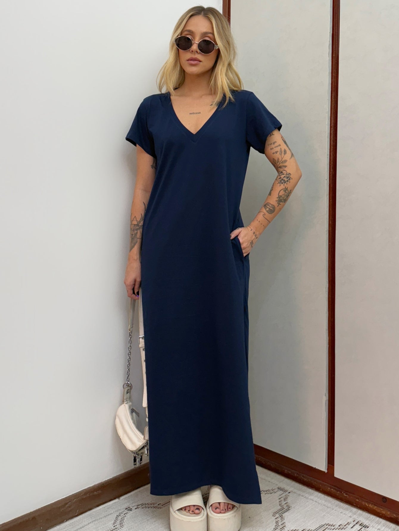 Vestido Longo de Algodão com Bolso Decote V Azul Marinho