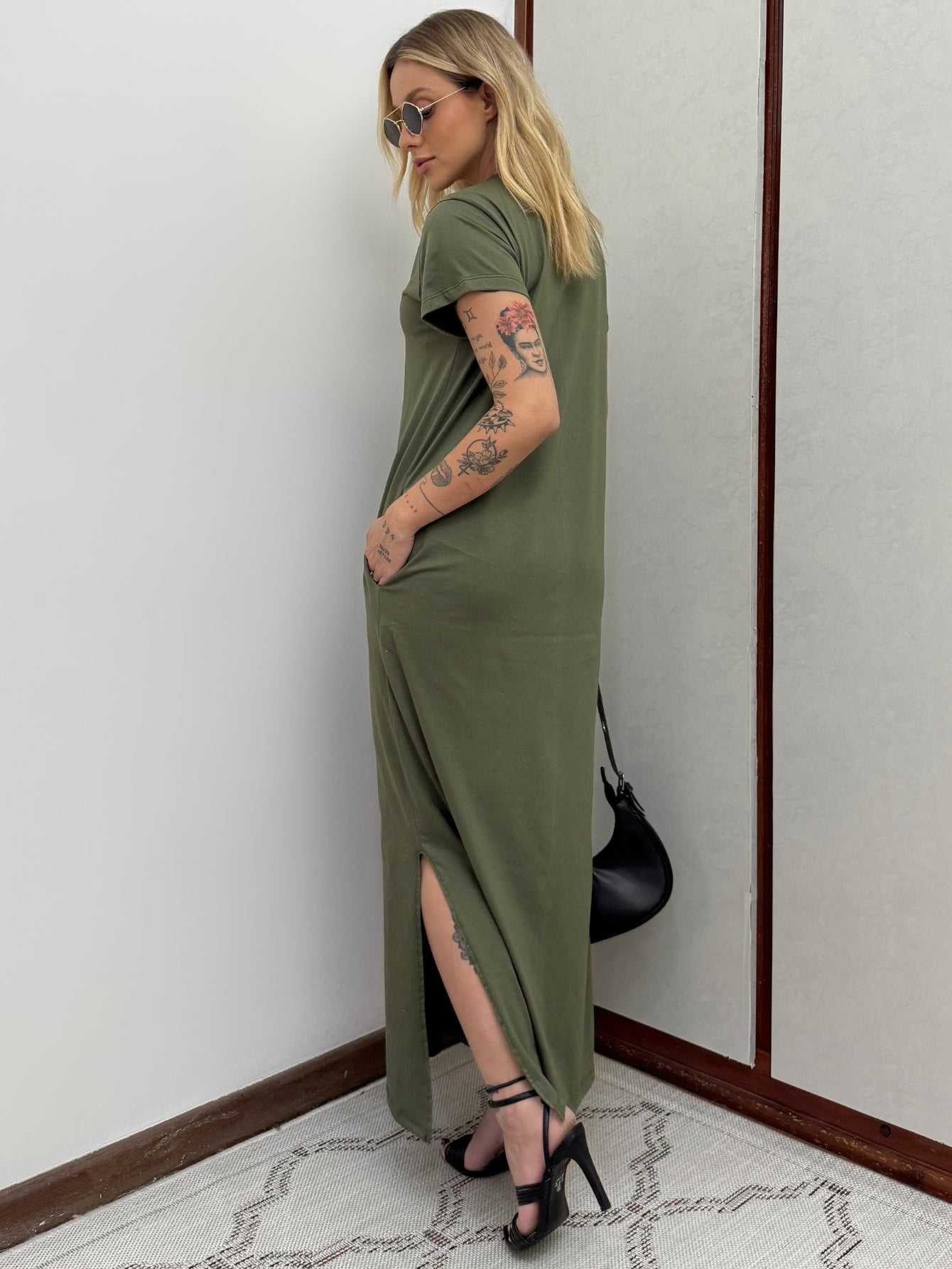 Vestido Longo de Algodão com Bolso Decote V Verde Oliva