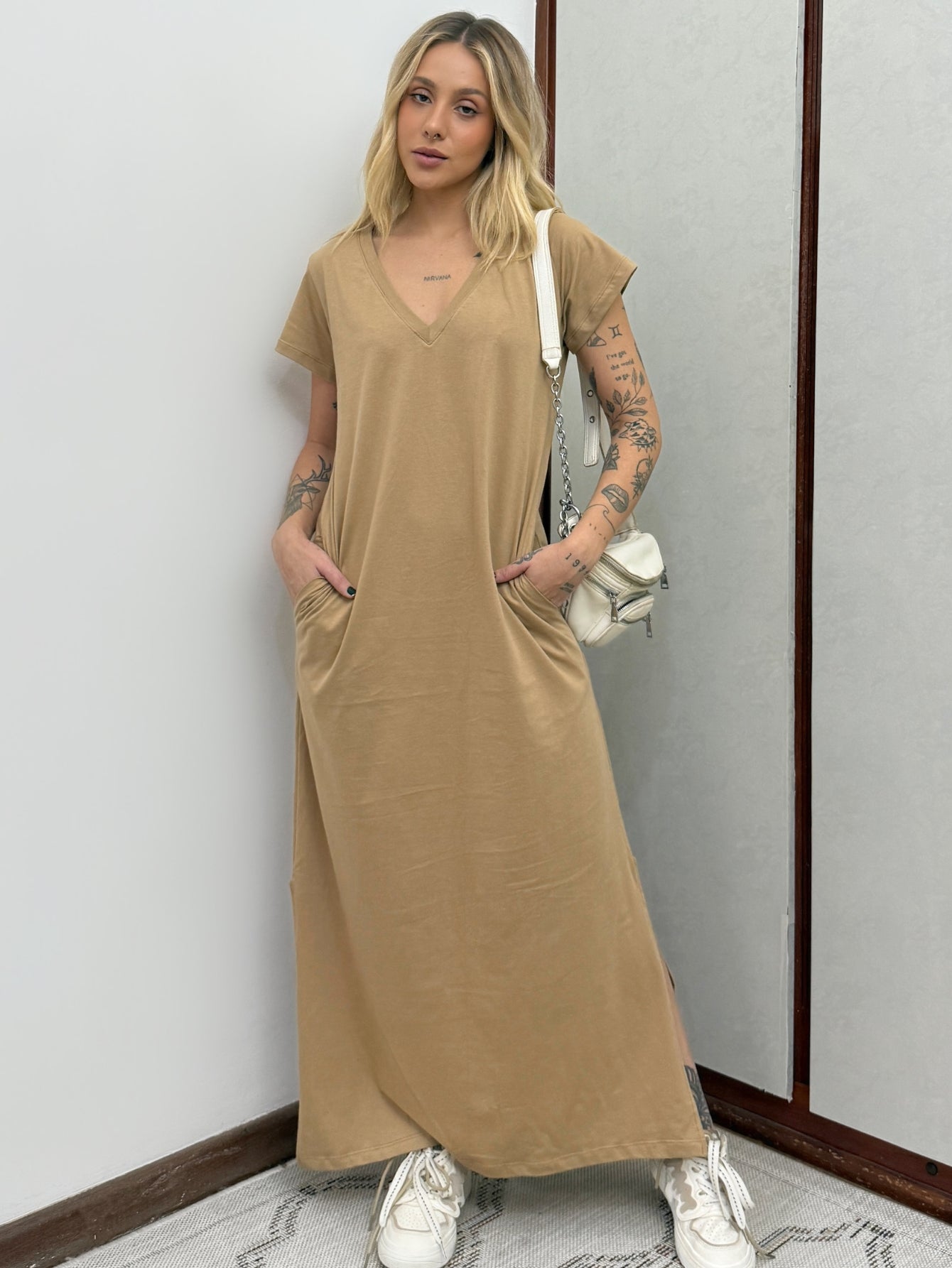 Vestido Longo de Algodão com Bolso Decote V Caramelo