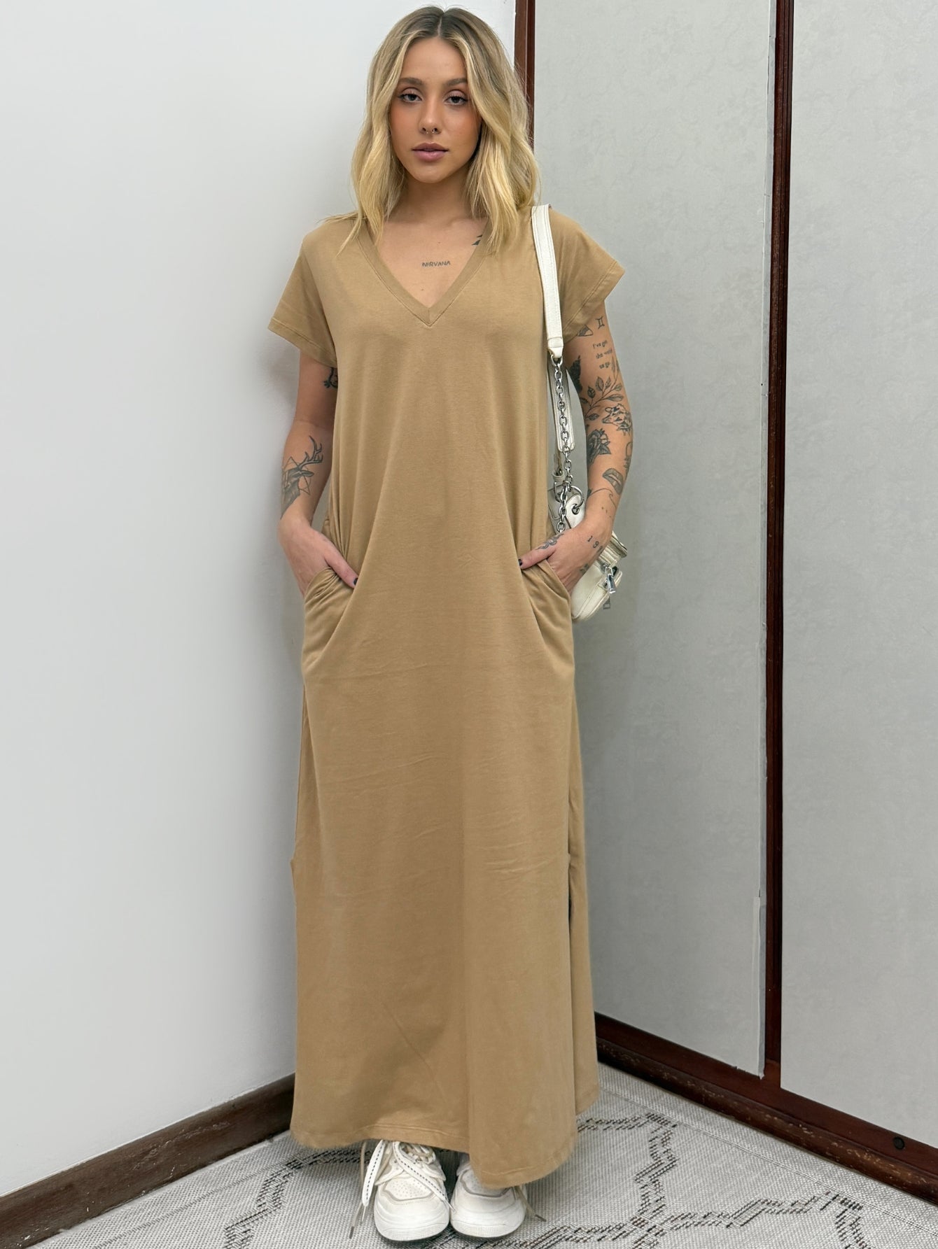 Vestido Longo de Algodão com Bolso Decote V Caramelo