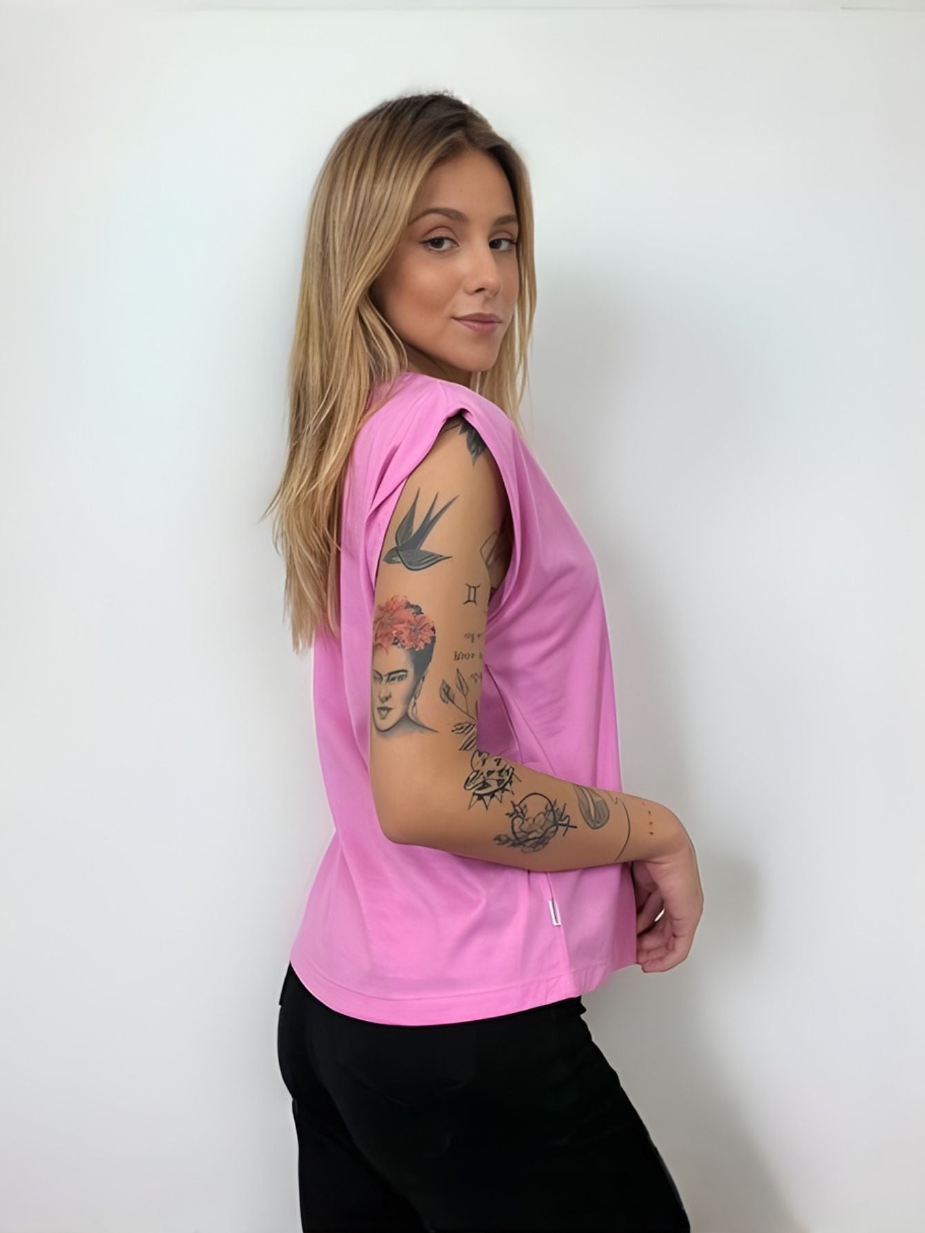 Camiseta Aveloz Feminina Muscle Tee Rosa Blush