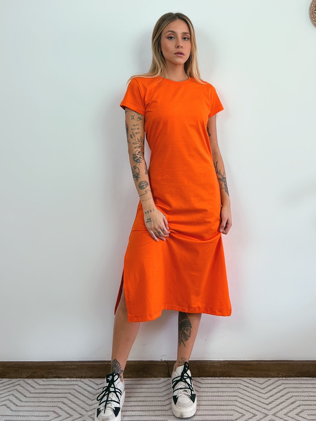 Vestido Mid Camiseta Com Fenda Aveloz Laranja