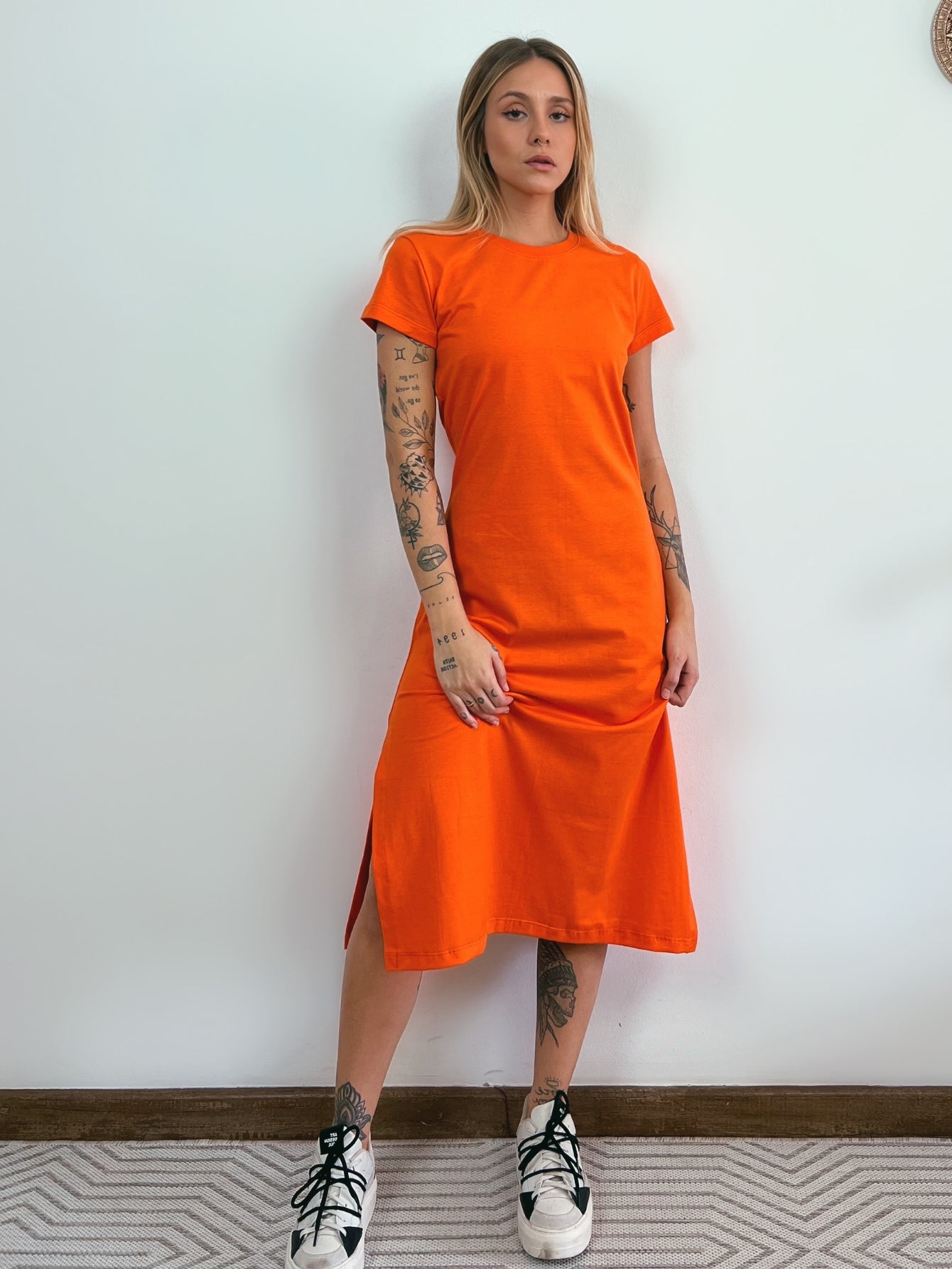 Vestido Mid Camiseta Com Fenda Aveloz Laranja