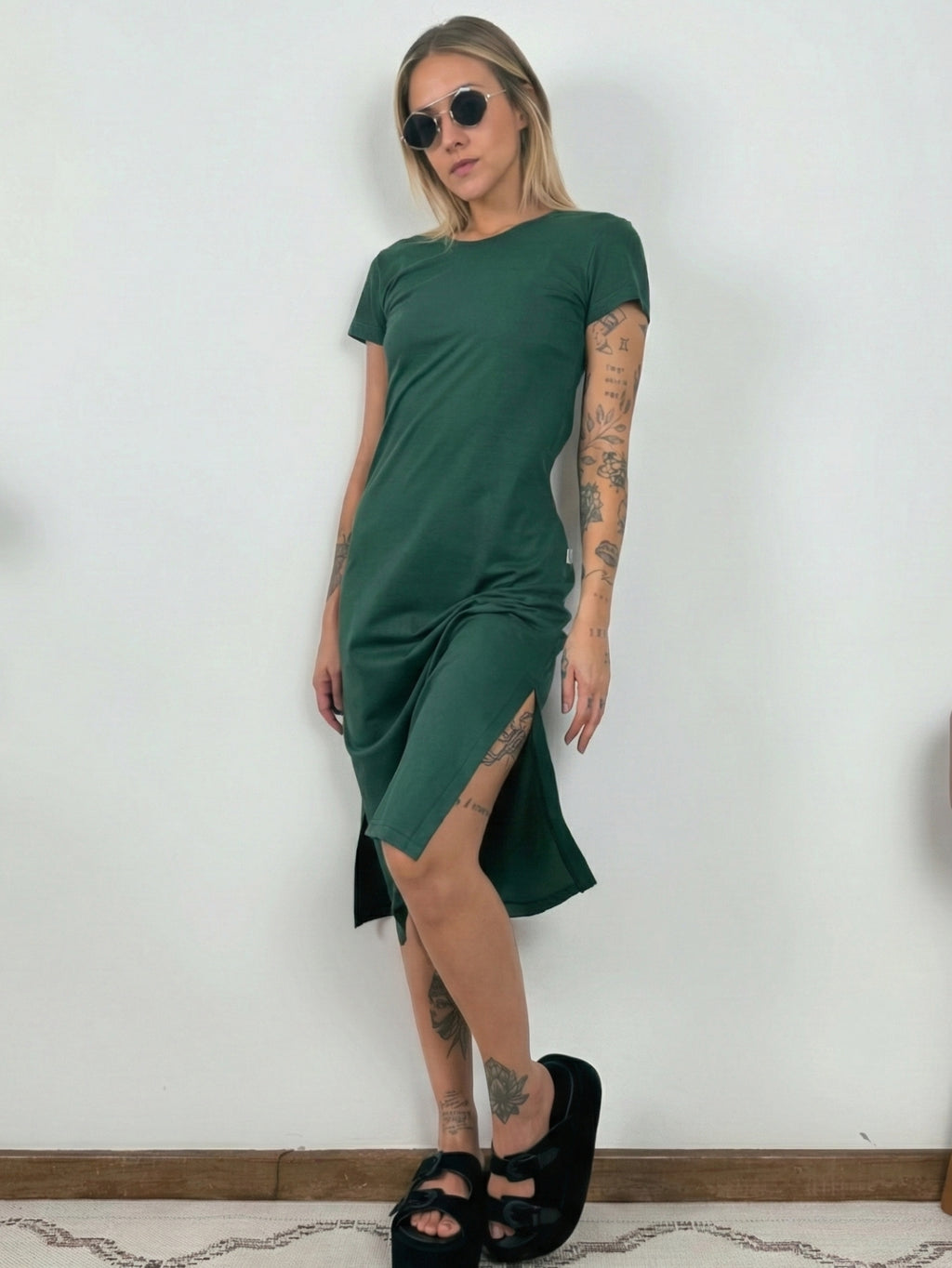 Vestido Midi Camiseta Com Fenda Aveloz Verde Escuro