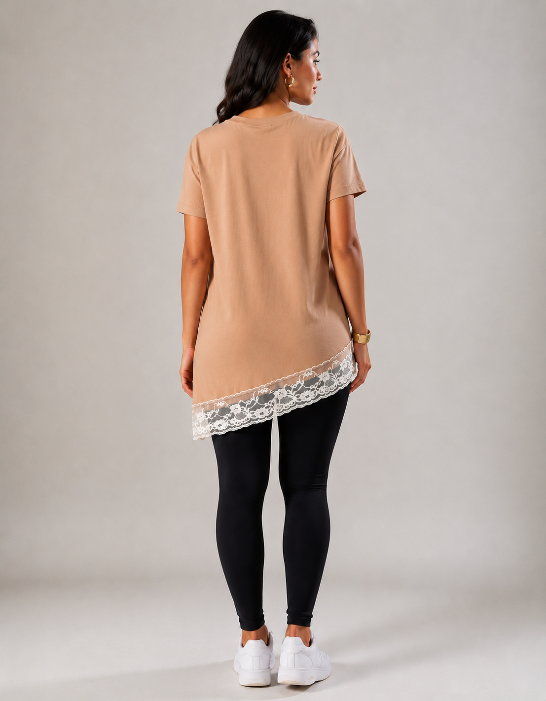 Blusa Assimétrica Feminina com Renda Caramelo