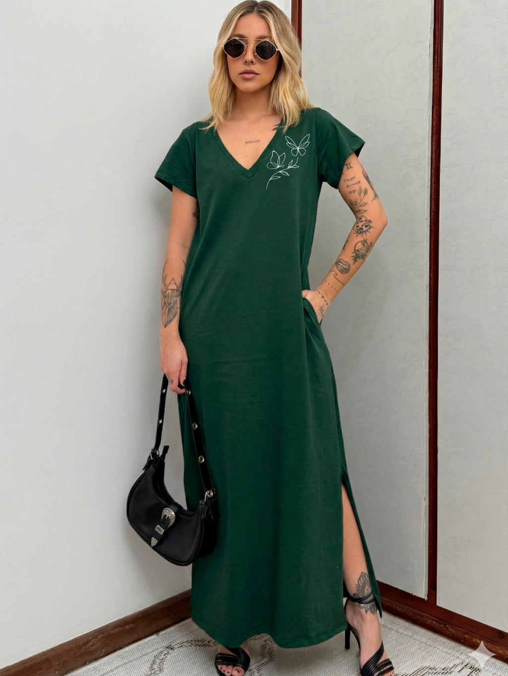 Vestido Longo de Algodão com Bolso Decote V Estampa Borboleta Verde Escuro