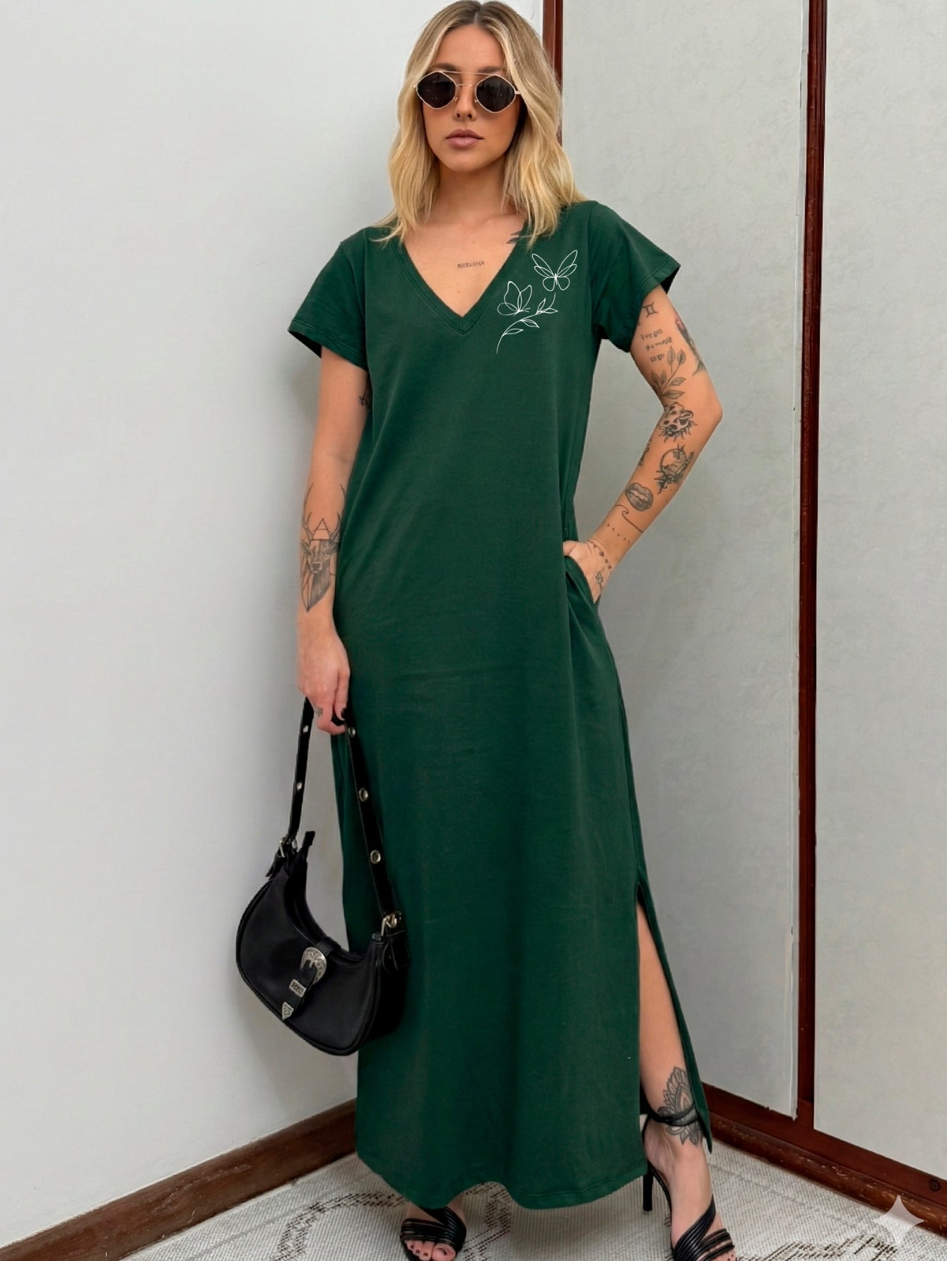 Vestido Longo de Algodão com Bolso Decote V Estampa Borboleta Verde Escuro
