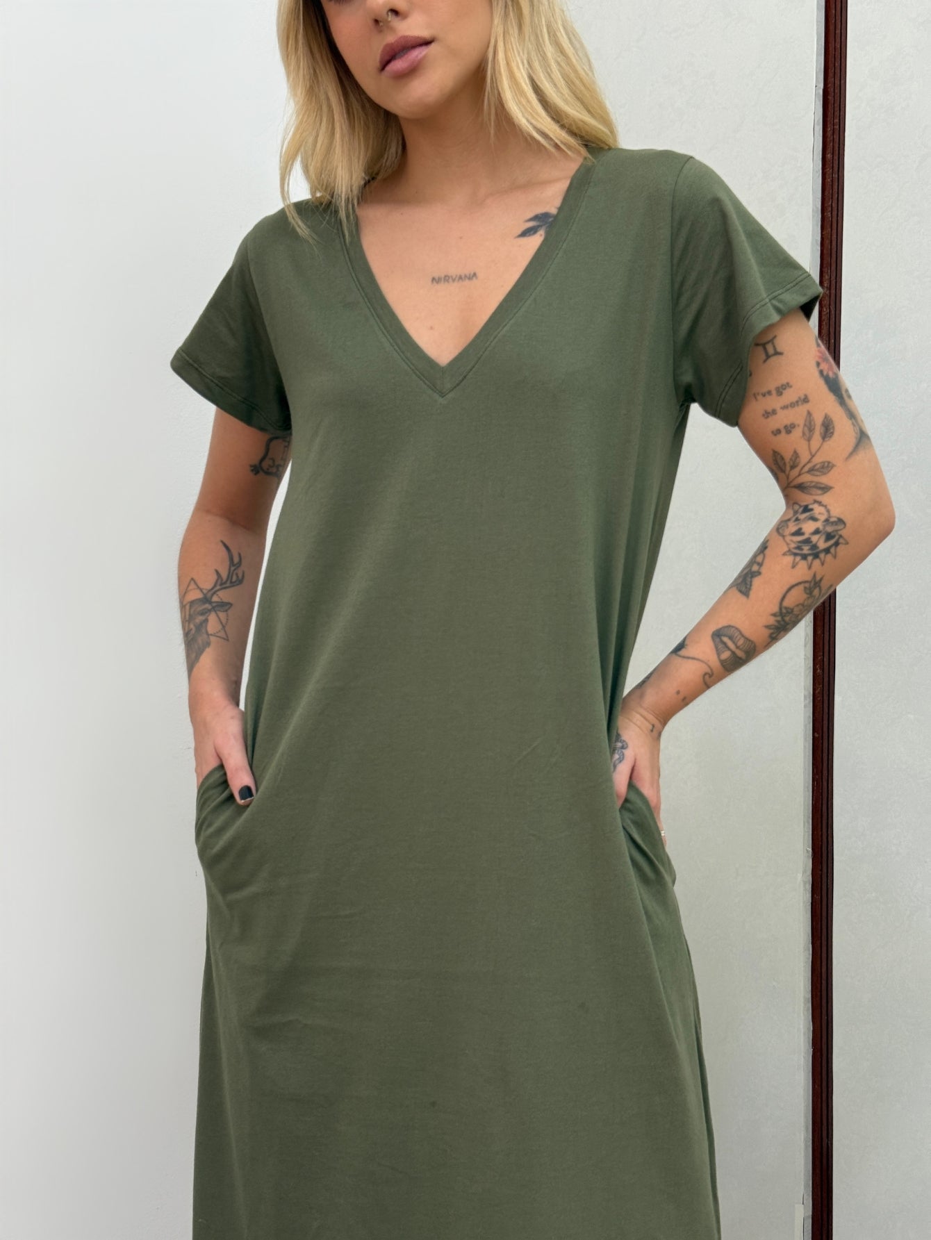 Vestido Longo de Algodão com Bolso Decote V Verde Oliva