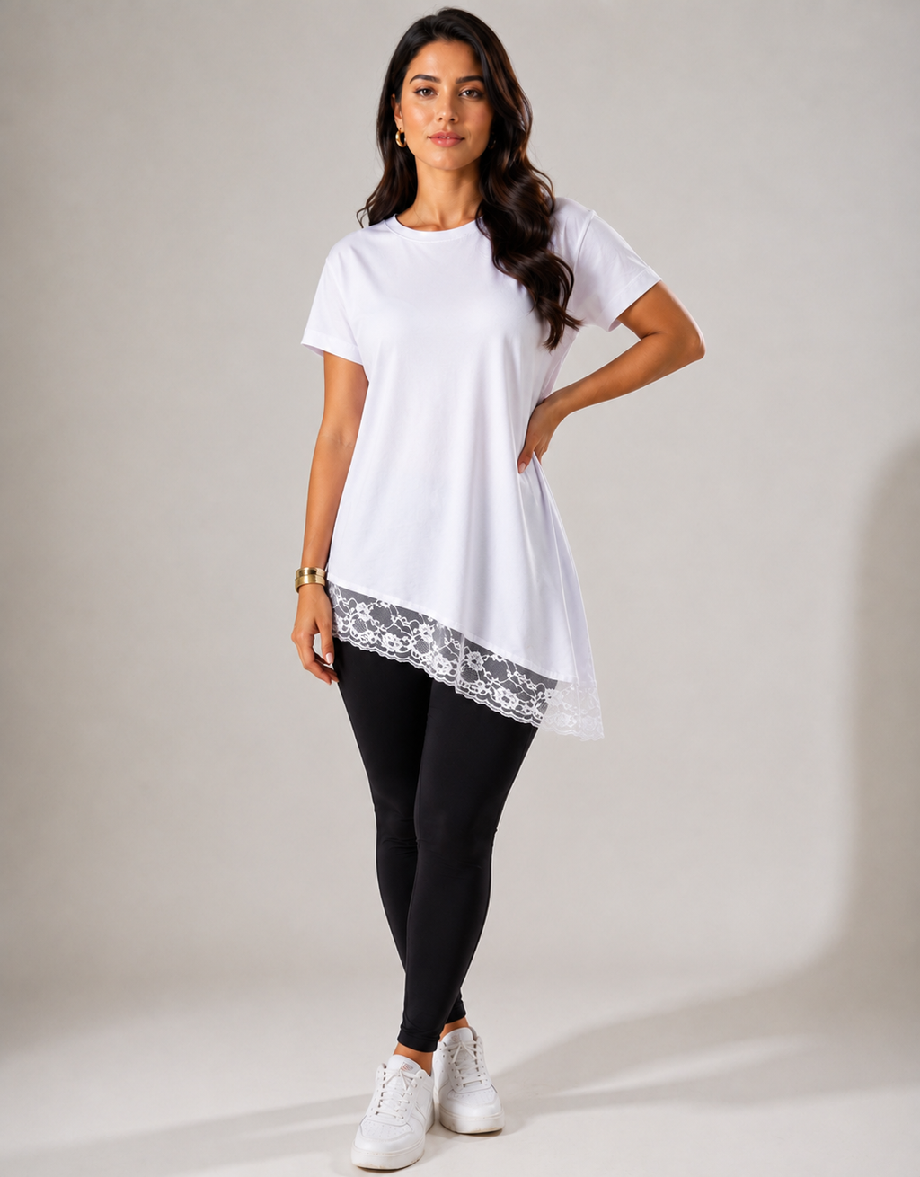 Blusa Assimétrica Feminina com Renda Branca