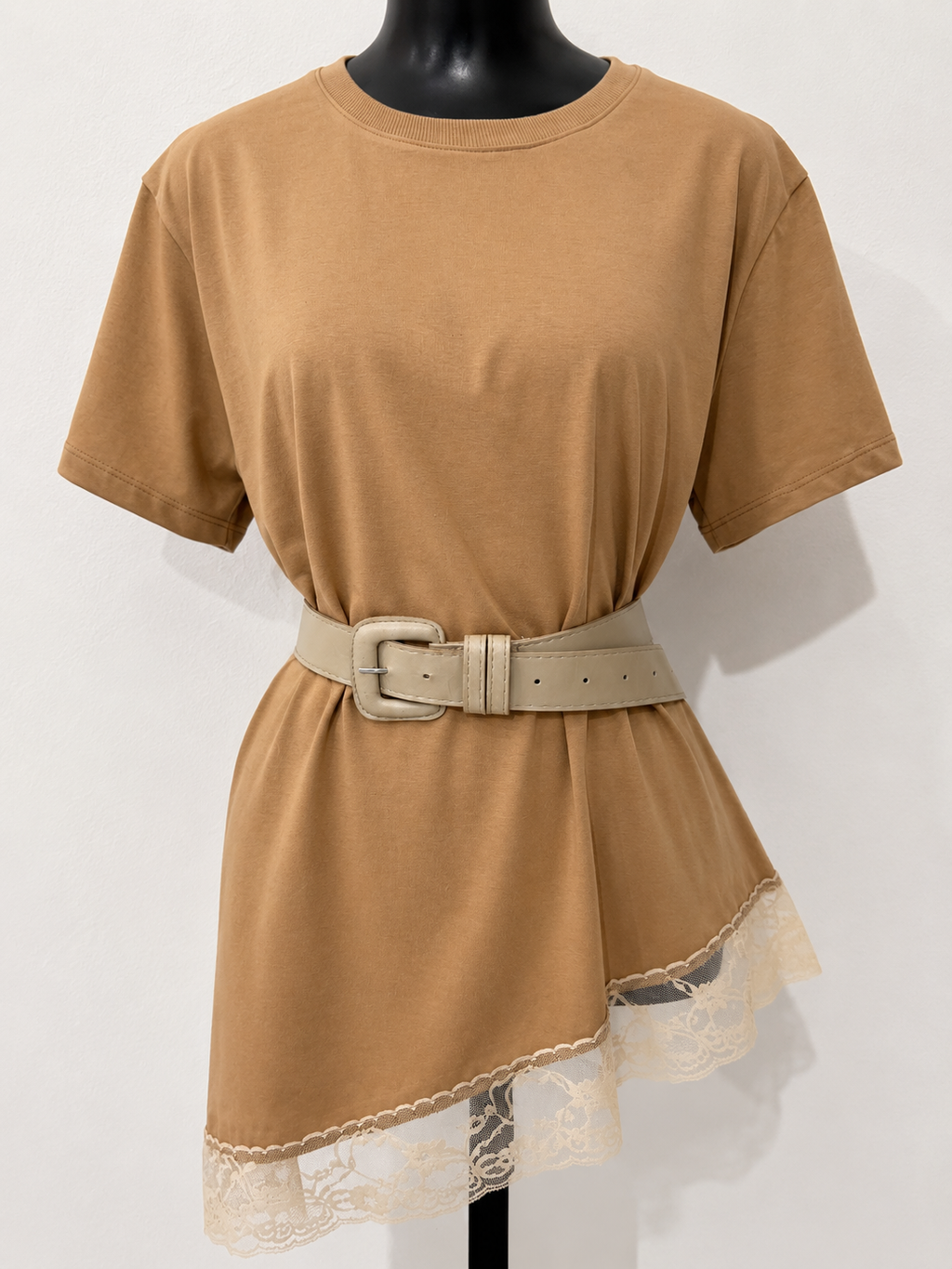 Blusa Assimétrica Feminina com Renda Caramelo