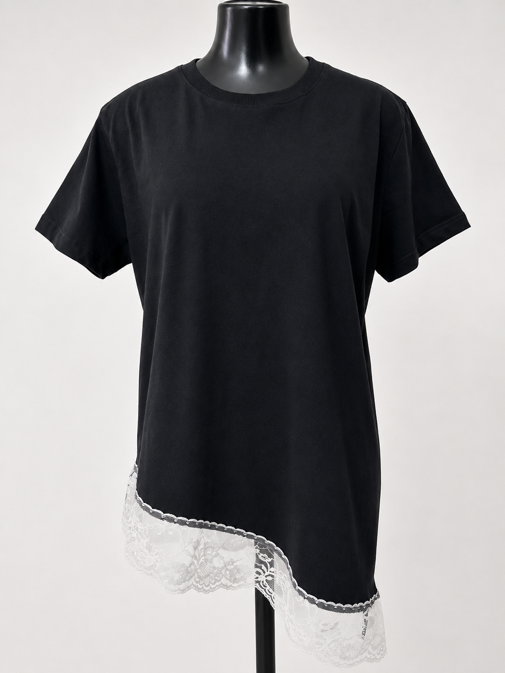 Blusa Assimétrica Feminina com Renda Preta