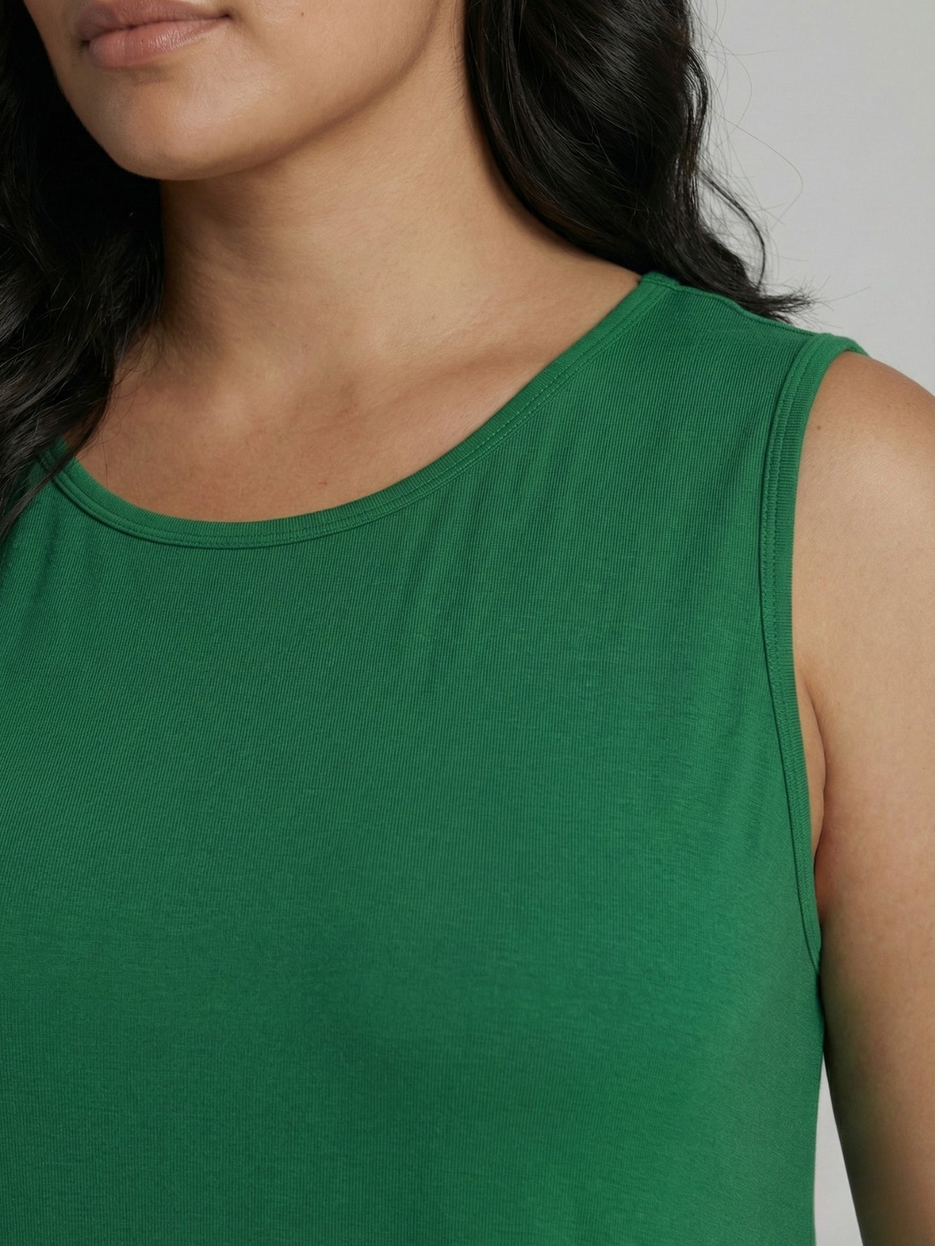 Vestido Longo Aveloz Viscolycra Soltinho Plus Size com Bolso Verde Bandeira