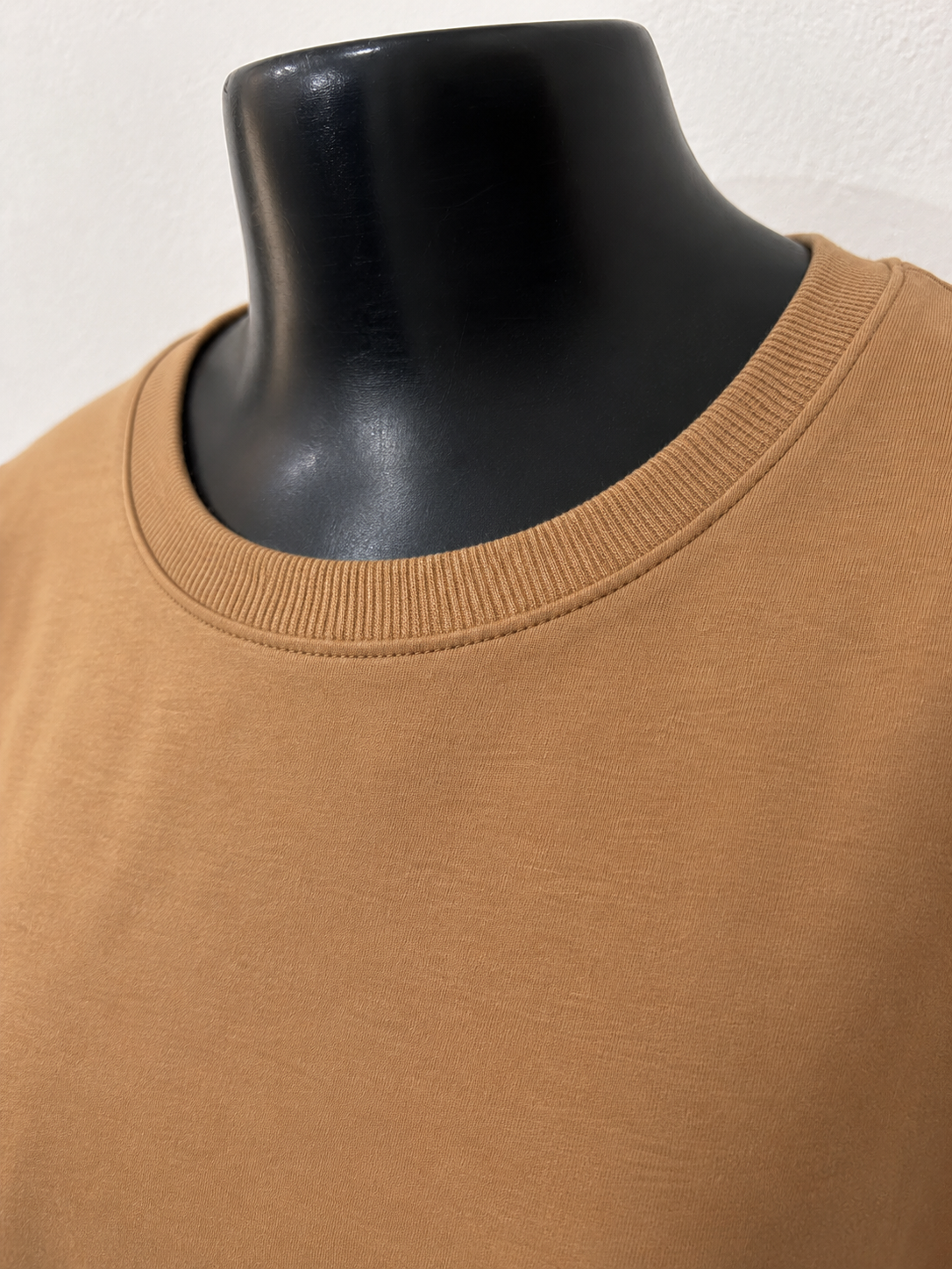 Blusa Assimétrica Feminina com Renda Caramelo