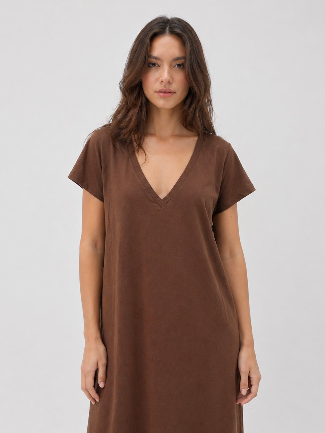 Vestido Longo de Algodão com Bolso Decote V Marrom