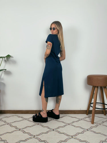 Vestido Midi Camiseta Com Fenda Aveloz Azul Marinho
