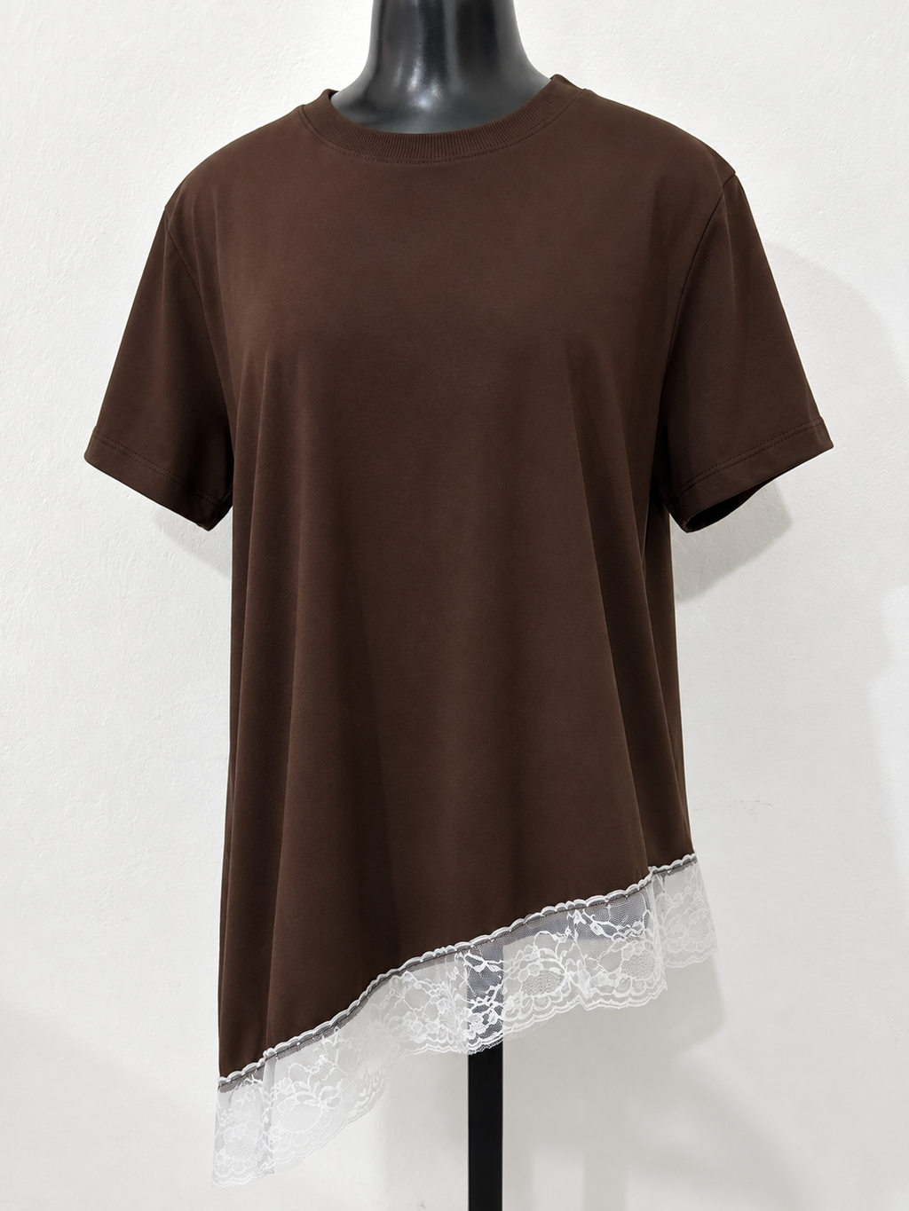 Blusa Assimétrica Feminina com Renda Marrom