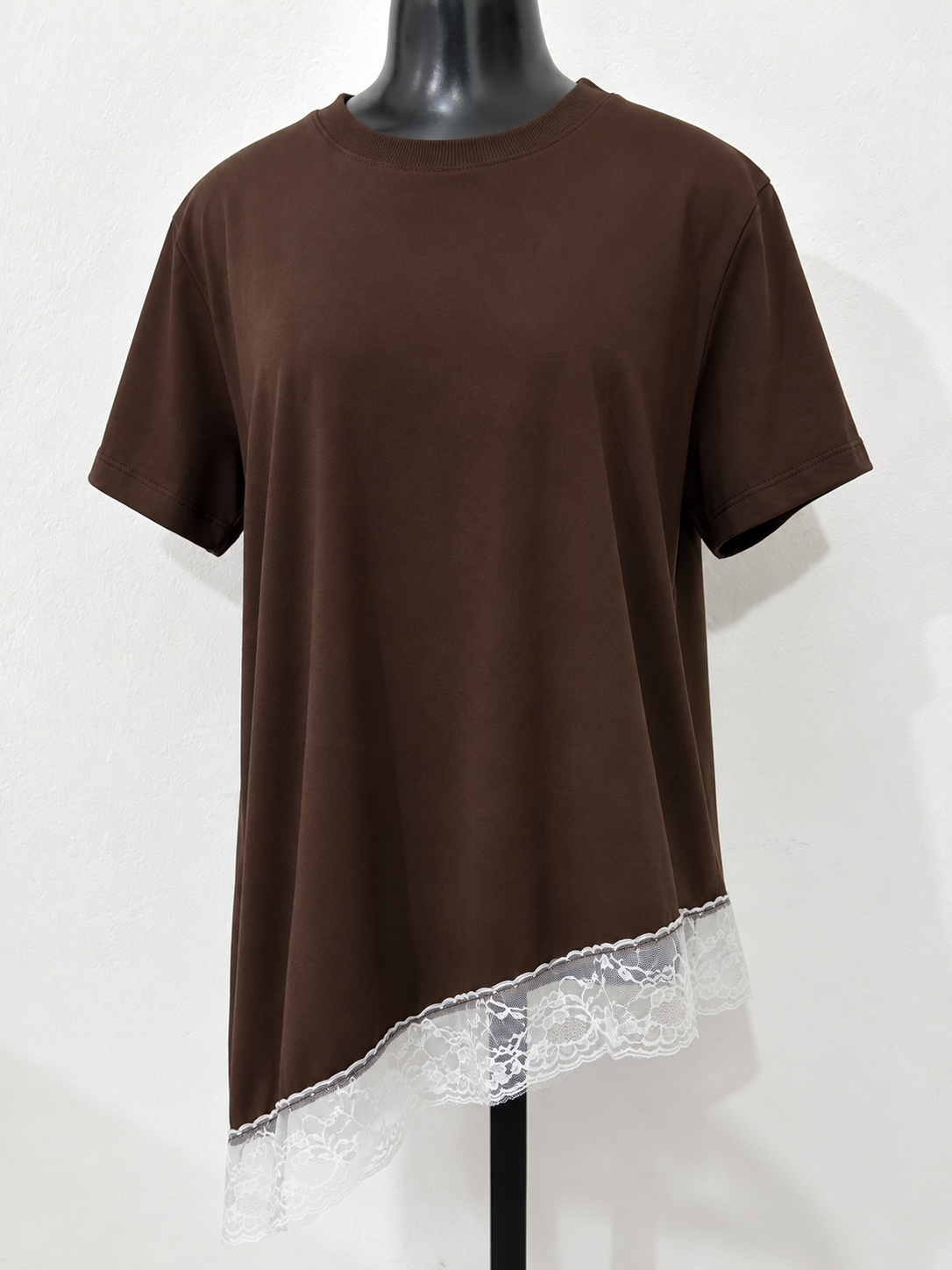 Blusa Assimétrica Feminina com Renda Marrom