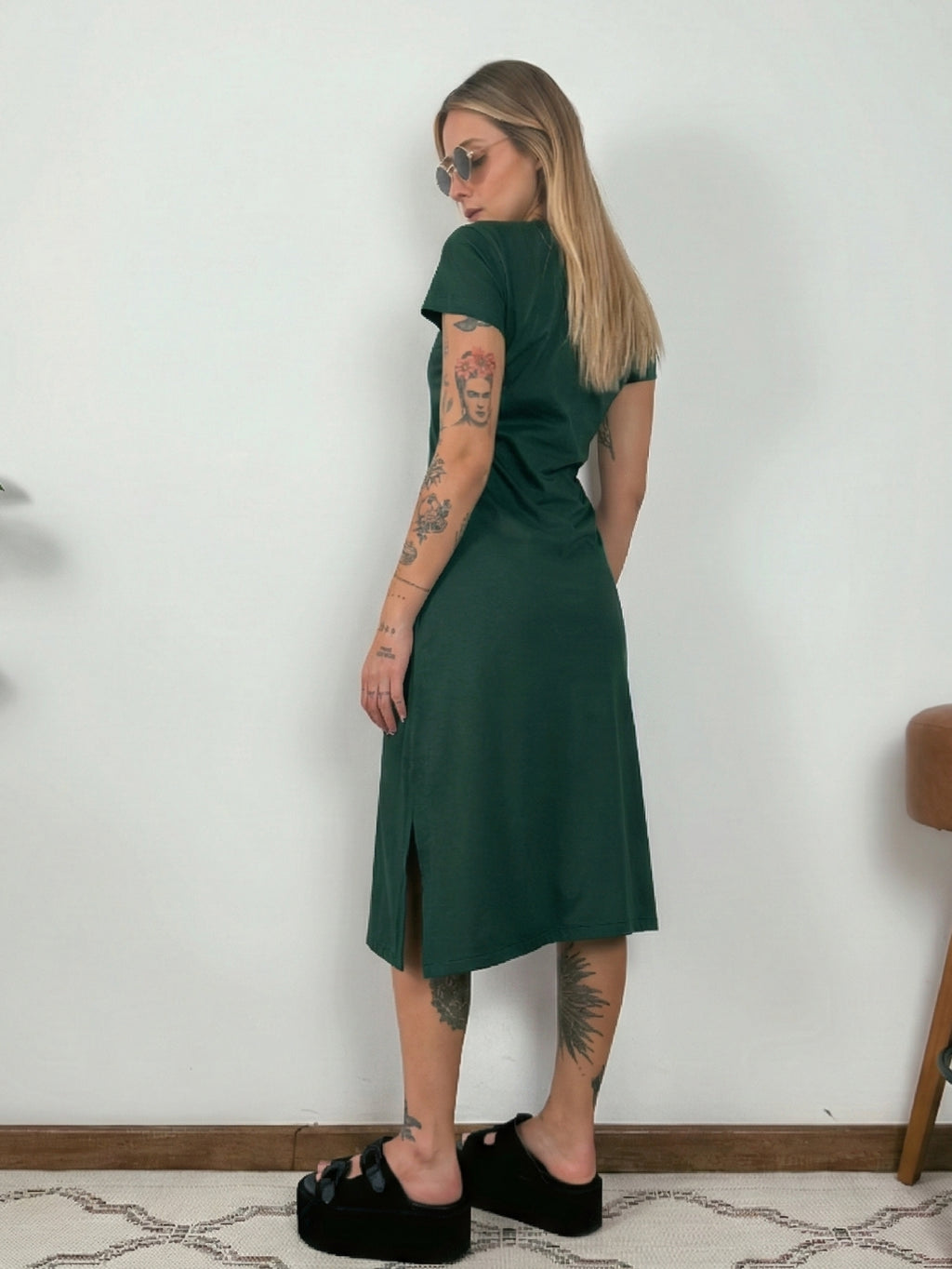 Vestido Midi Camiseta Com Fenda Aveloz Verde Escuro