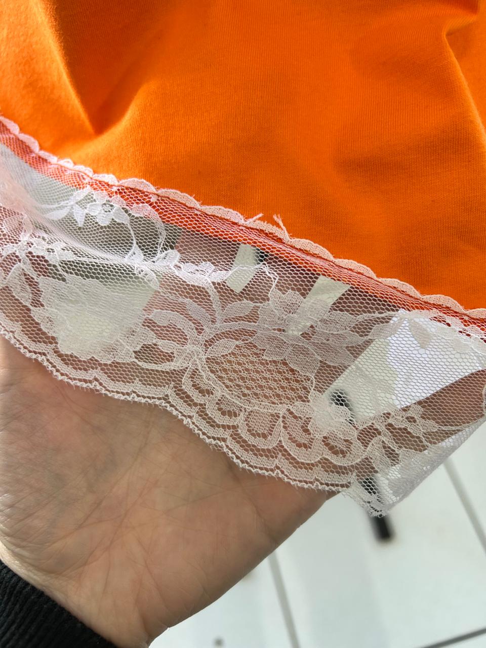 Blusa Assimétrica Feminina com Renda Laranja