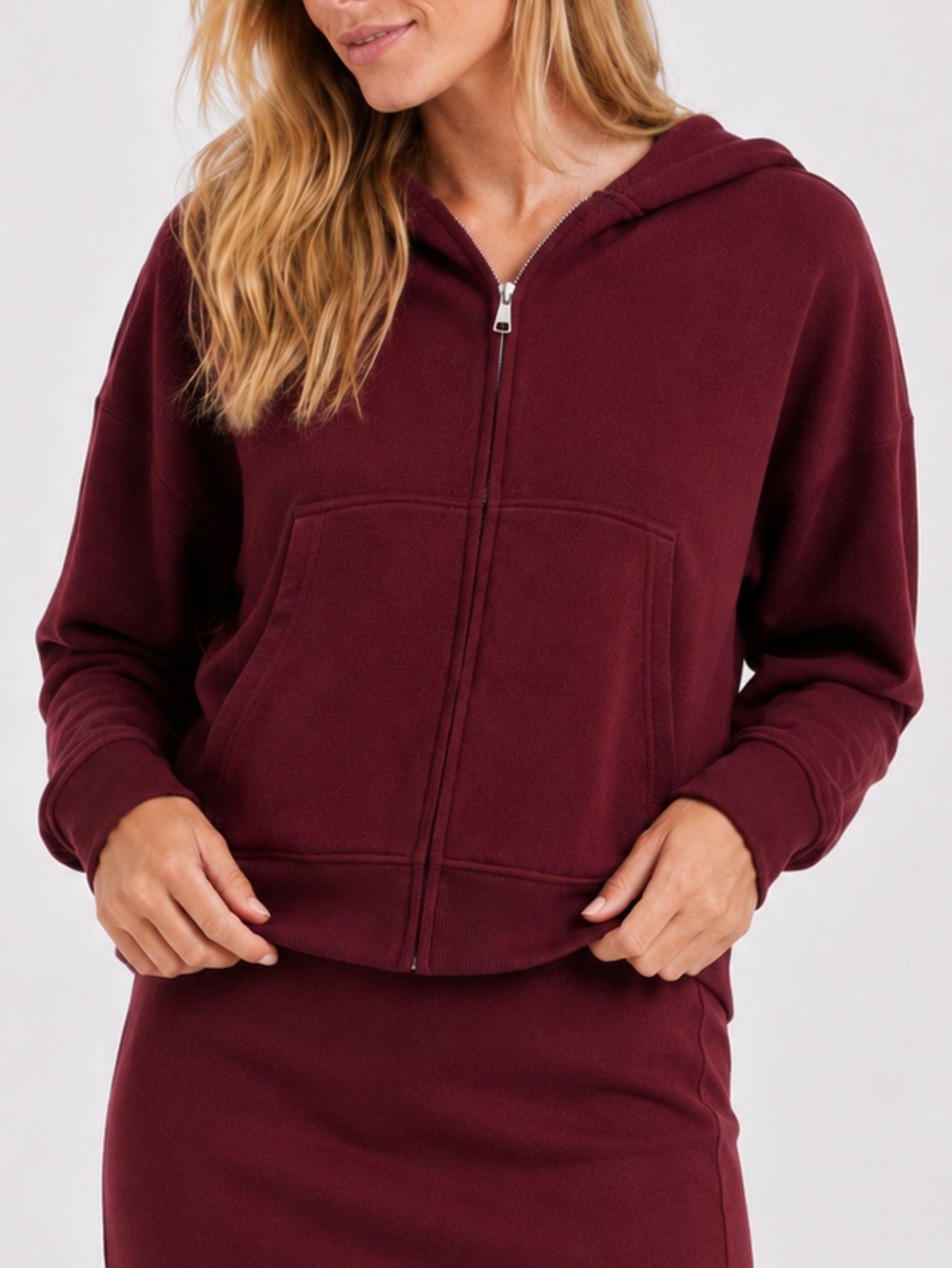 Jaqueta Moletom feminina Cropped Flow Aveloz com zíper e Capuz Bordô