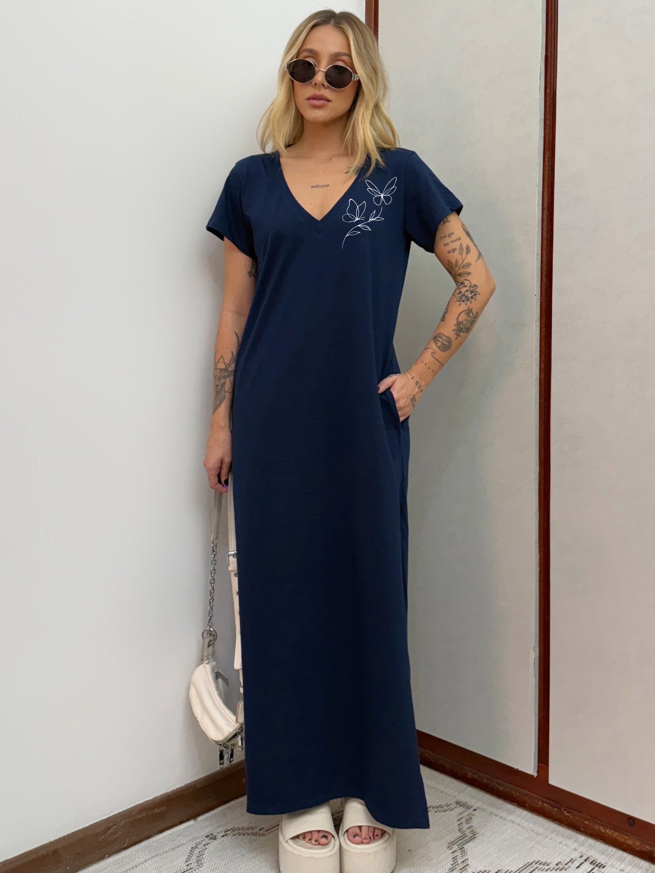 Vestido Longo de Algodão com Bolso Decote V Estampa Borboleta Azul Marinho