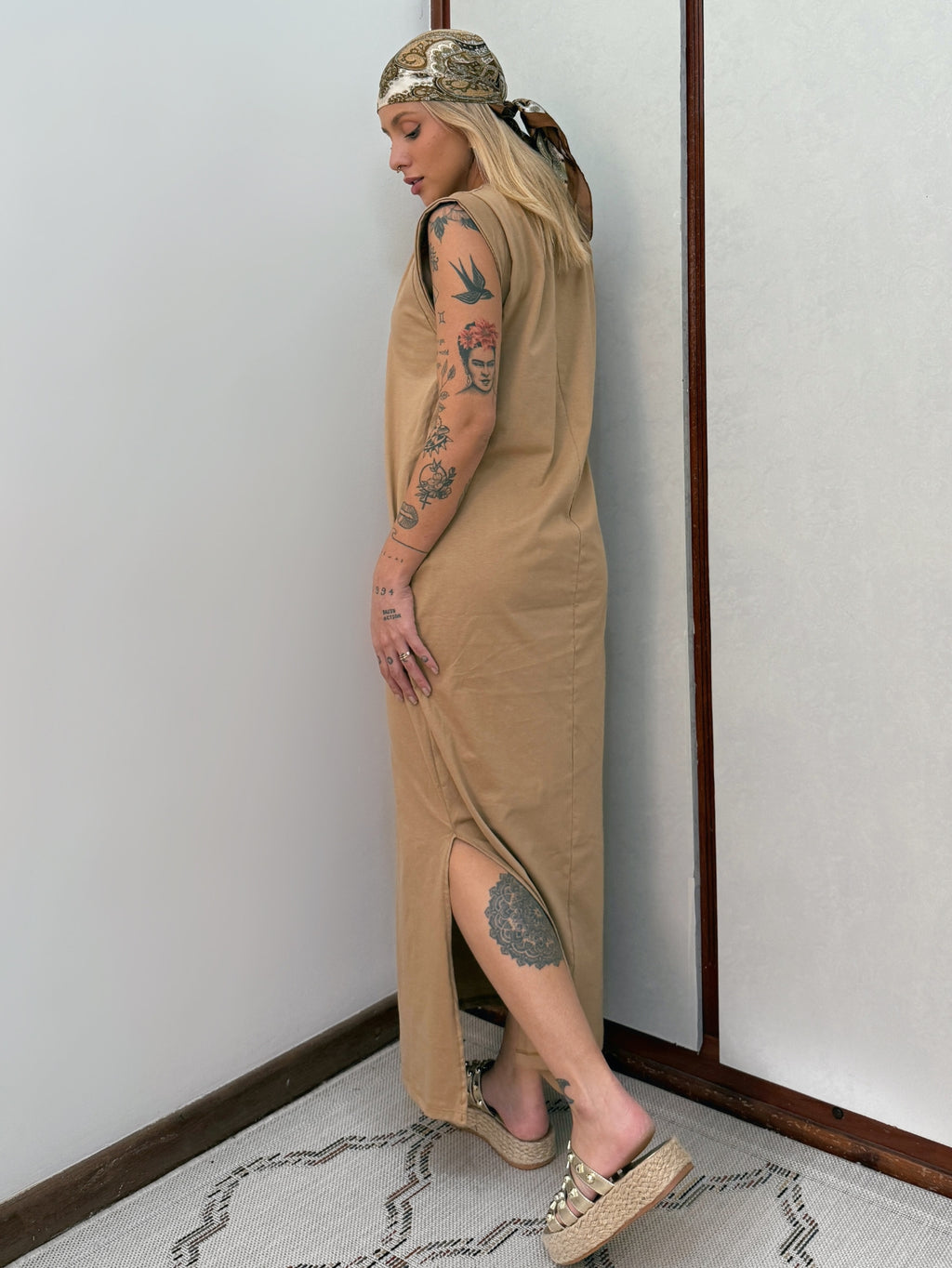 Vestido Longo Muscle Tee em Algodão com Bolso Aveloz Caramelo