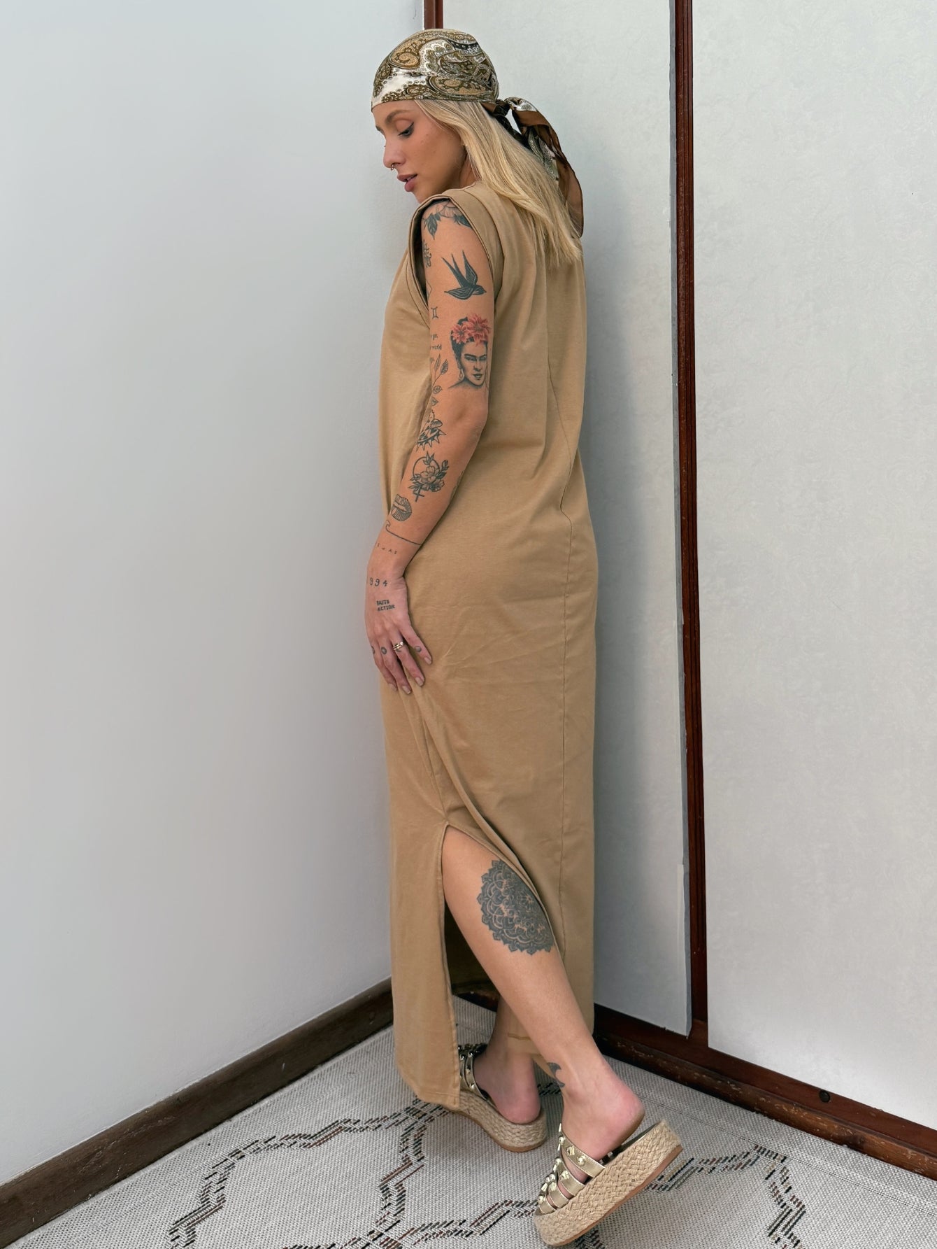 Vestido Longo Muscle Tee em Algodão com Bolso Aveloz Caramelo