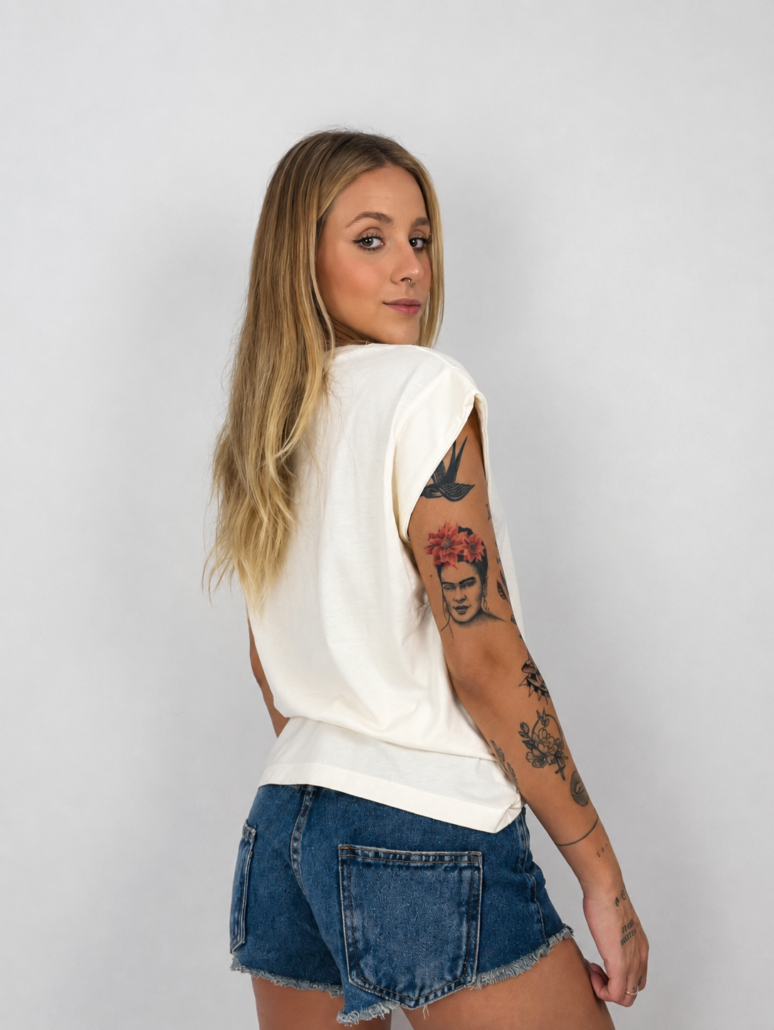 Regata Feminina Aveloz Ombro Caído- Off White