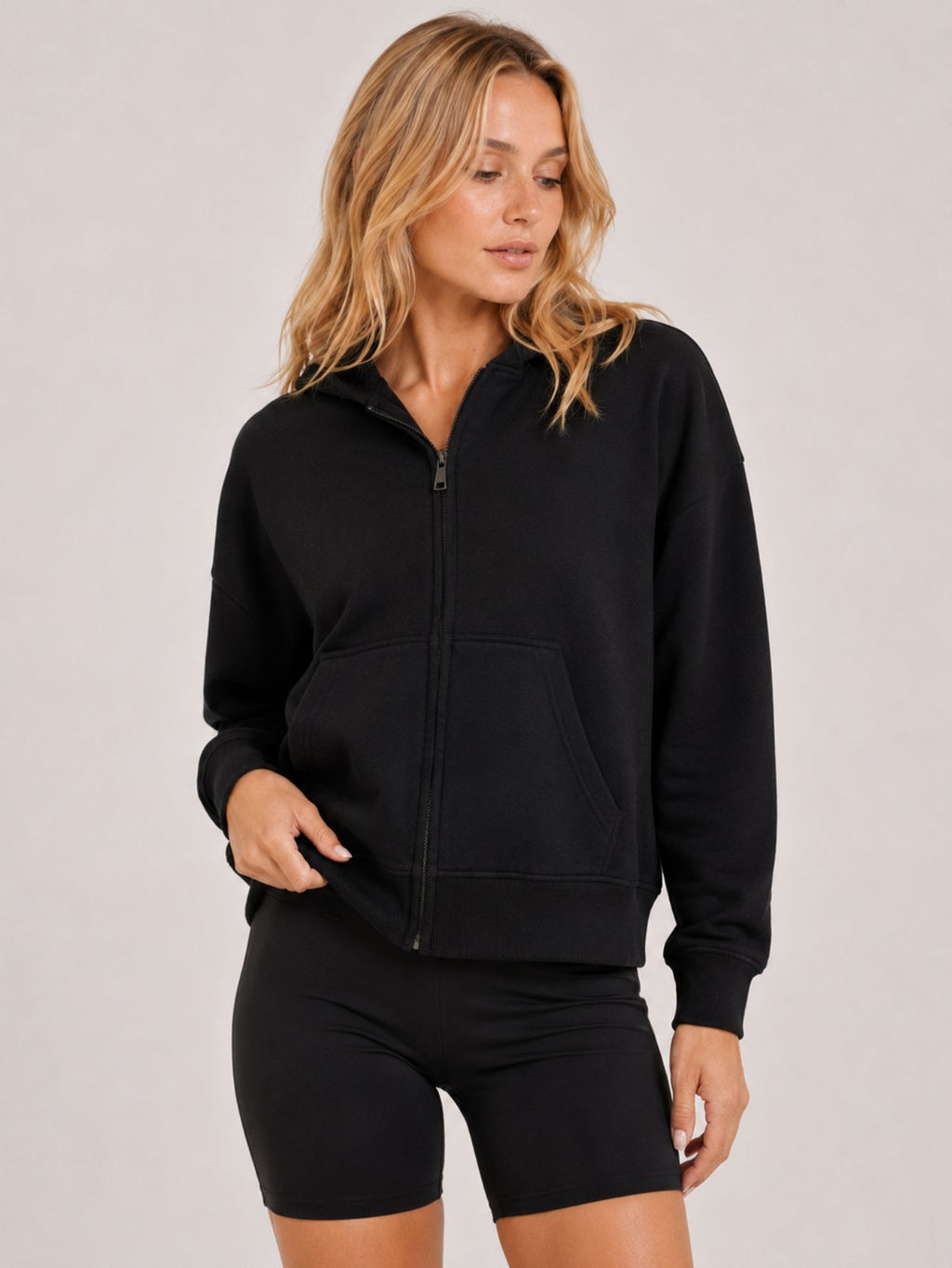 Jaqueta Moletom feminina Cropped Flow Aveloz com zíper e Capuz Preto