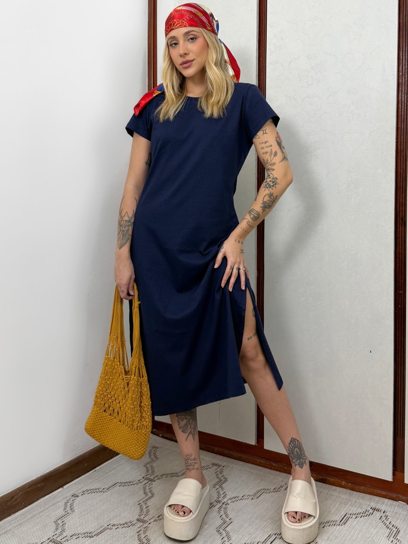 Vestido Midi Camiseta Com Fenda Aveloz Azul Marinho