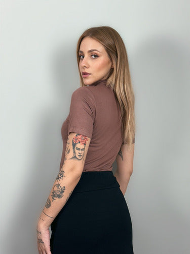 Blusa Gola Alta Manga Curta Em Viscolycra-marrom Marrom