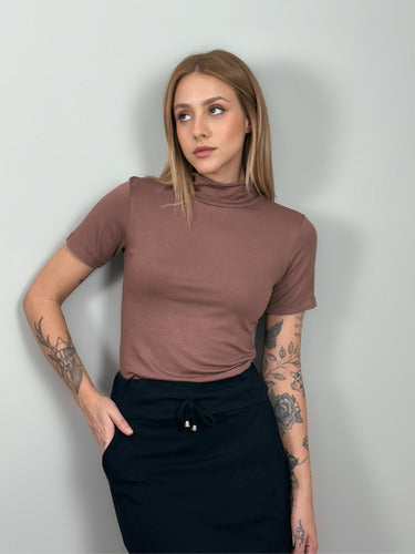 Blusa Gola Alta Manga Curta Em Viscolycra-marrom Marrom