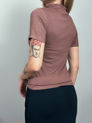 Blusa Gola Alta Manga Curta Em Viscolycra-marrom Marrom