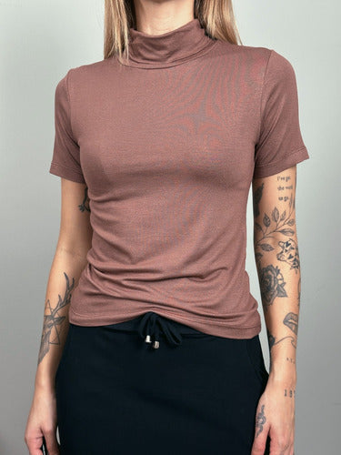 Blusa Gola Alta Manga Curta Em Viscolycra-marrom Marrom