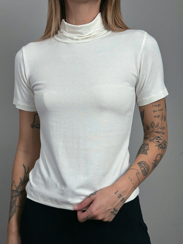 Blusa Gola Alta Manga Curta Em Viscolycra-off White Off White